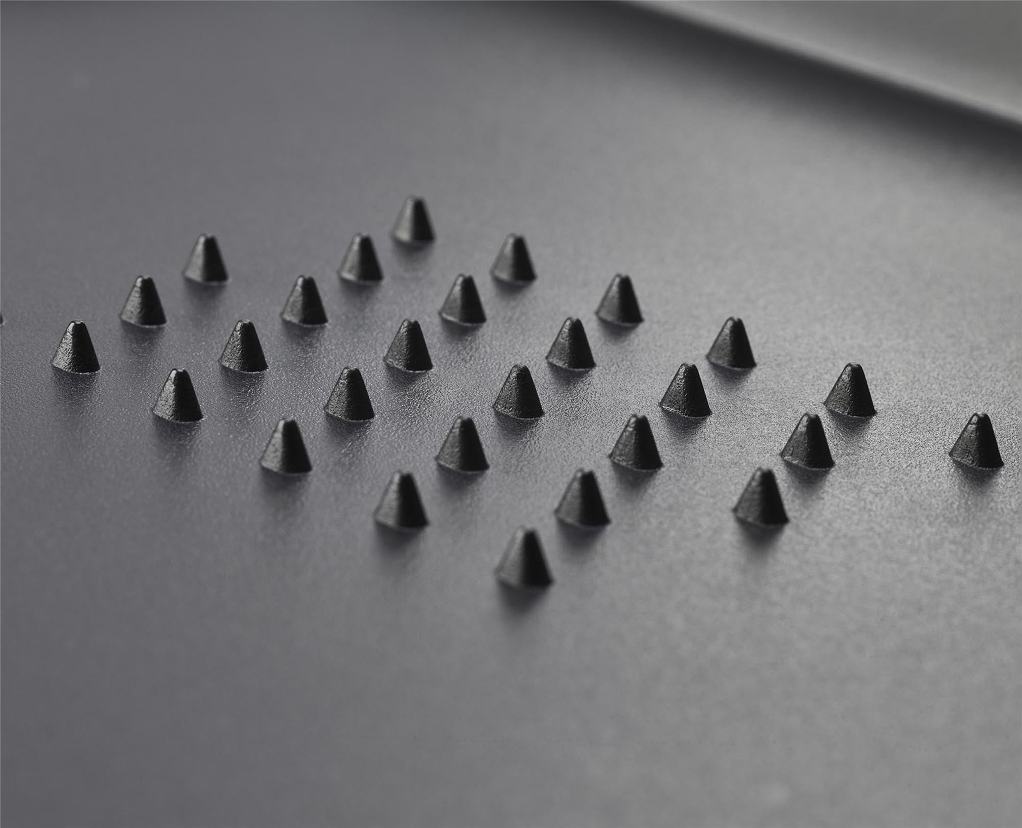 Vielseitiges Schneidebrett mit rutschfestem Design von Joseph Joseph.