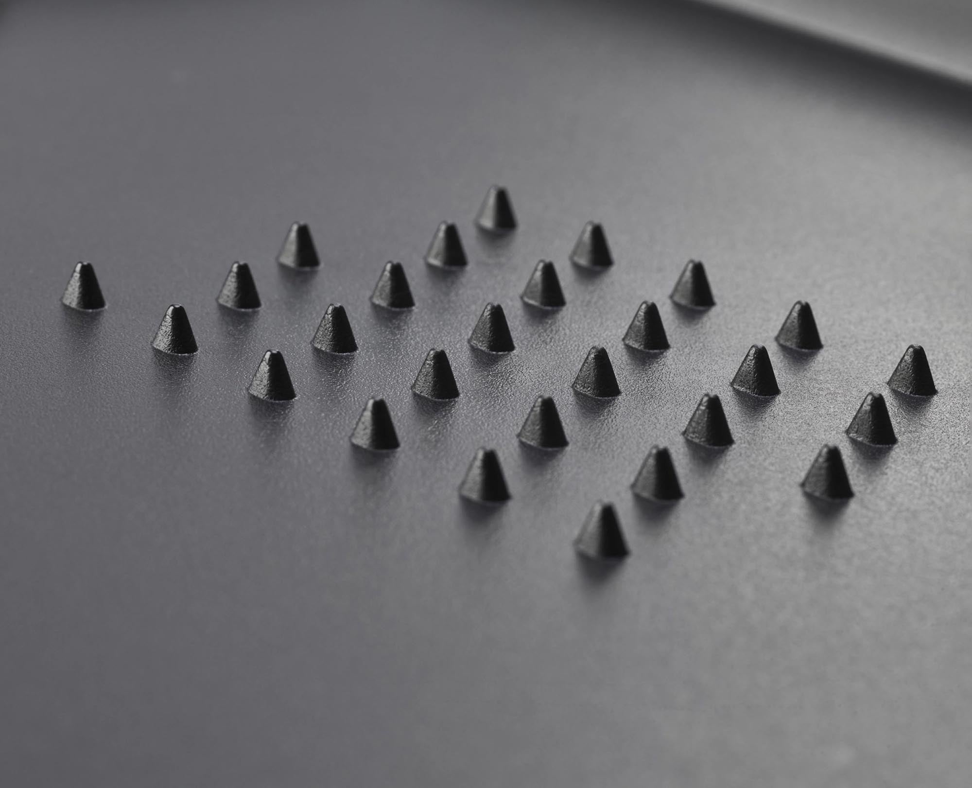 Großes, innovatives Schneidebrett mit rutschfestem Design in Schwarz.