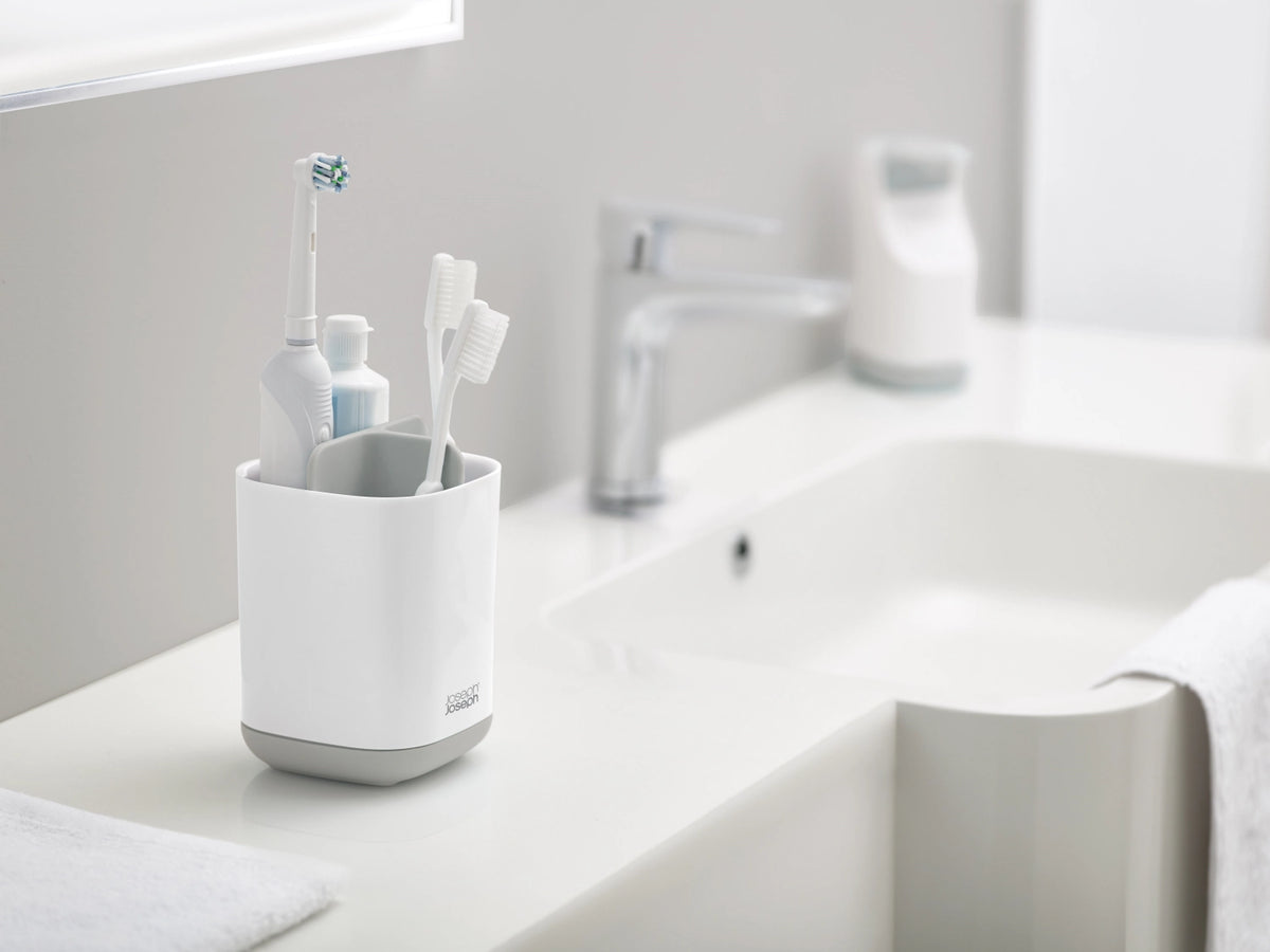 EasyStore Zahnbürstenhalte in Grau präsentiert im Onlineshop von KAQTU Design AG. Zahnputz ist von Joseph Joseph
