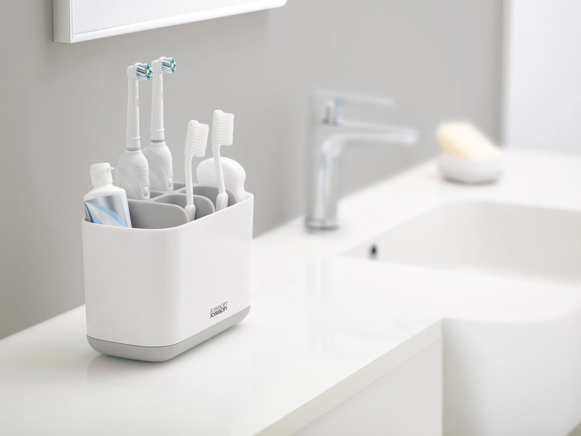 Innovativer Zahnbürstenhalter für Ordnung und Sauberkeit im Bad.