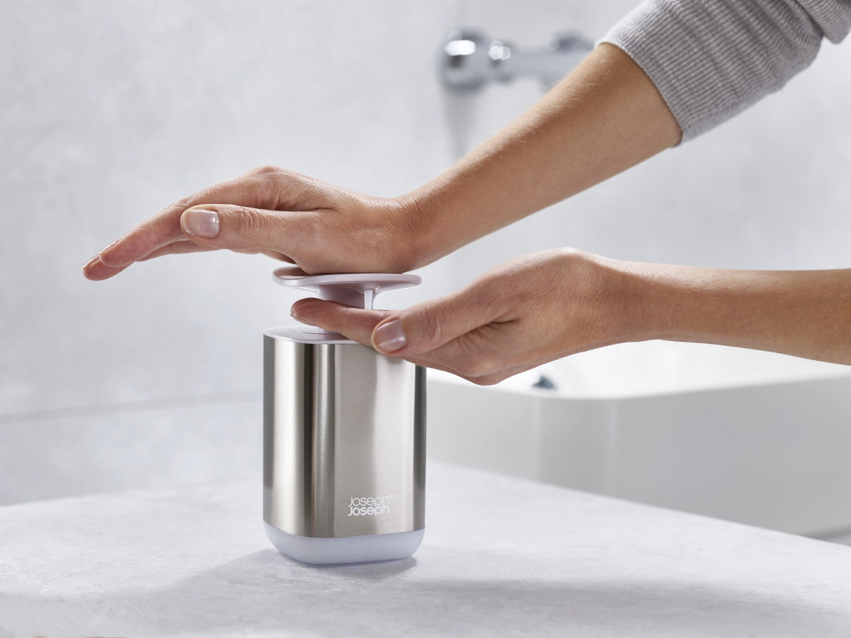 Presto Steel Hygienischer Seifenspender - Weiß in Weiss präsentiert im Onlineshop von KAQTU Design AG. Abwasch ist von Joseph Joseph