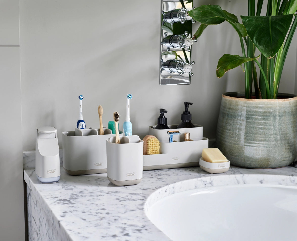 EasyStore Badezimmer Caddy ecru in Beige präsentiert im Onlineshop von KAQTU Design AG. Badzubehör ist von Joseph Joseph