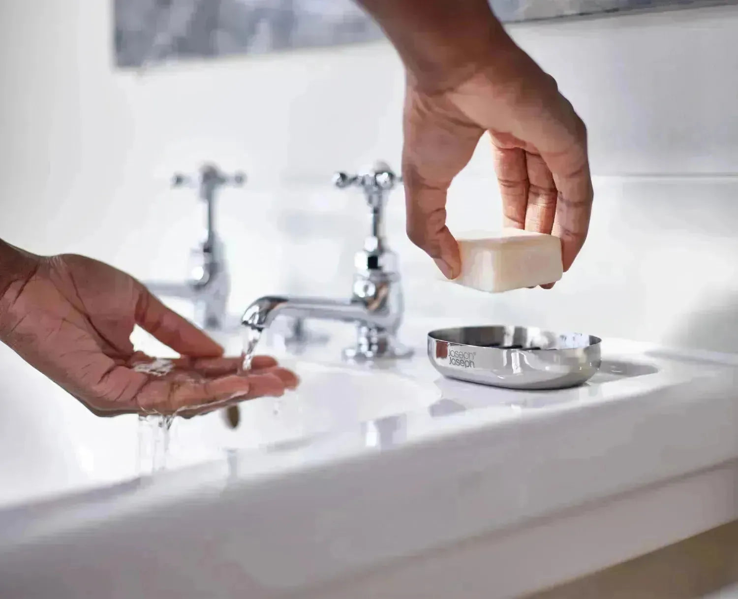 Stilvolle Seifenschale aus Edelstahl, modernes und funktionales Design, langlebig und perfekt für jedes Badezimmer.