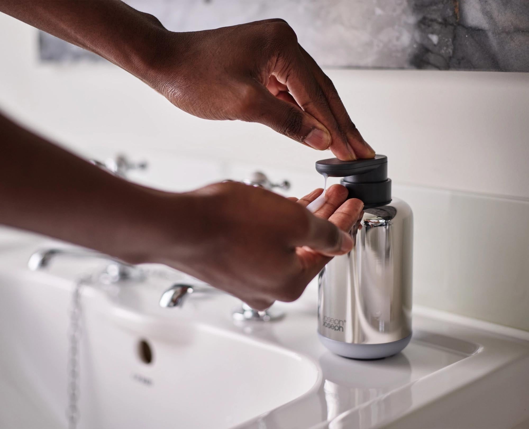 Luxuriöser Seifenspender aus Edelstahl, elegant und funktional, mit Push-Button-Technologie und 300 ml Fassungsvermögen.