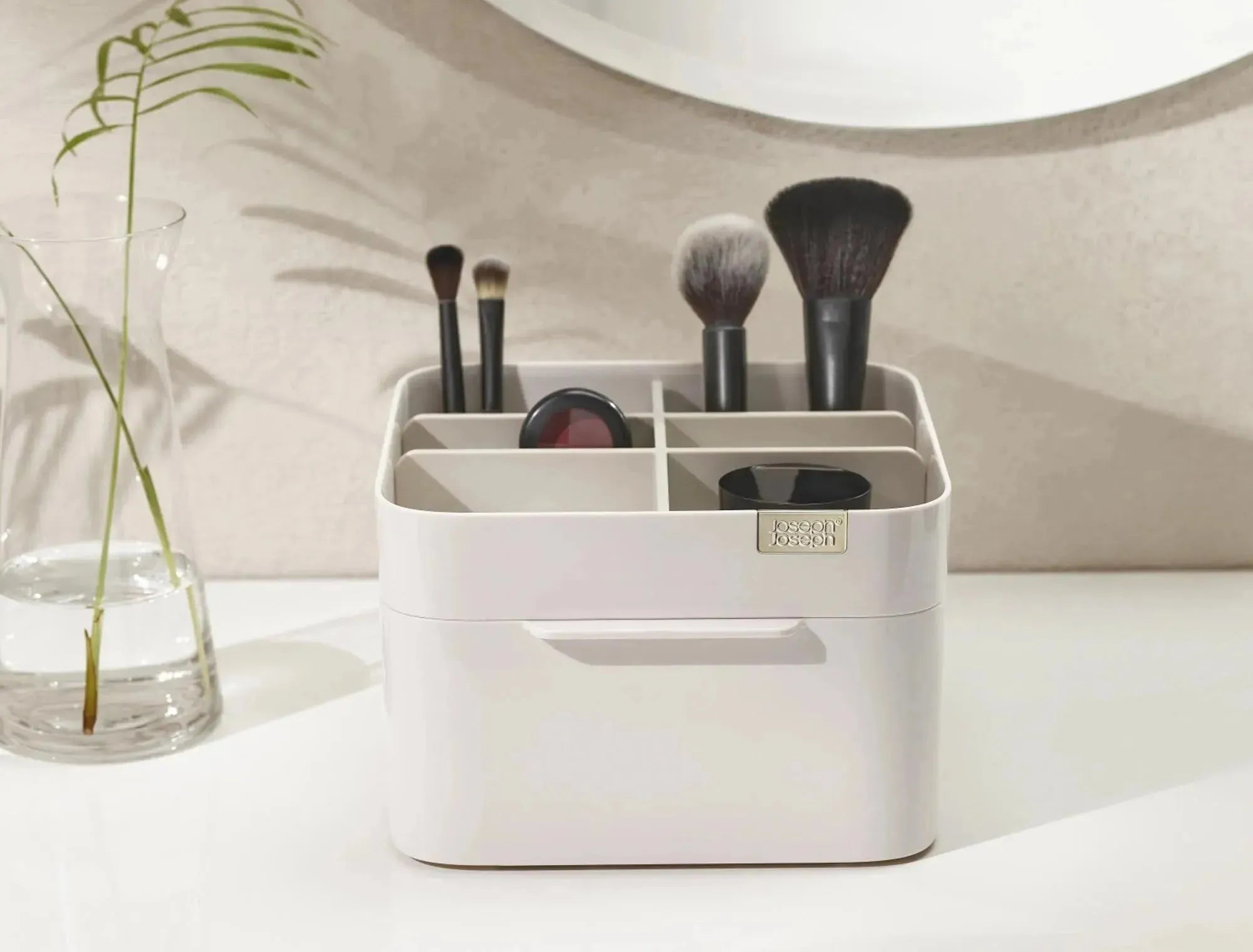Viva Kosmetik-Organizer: Kompakte Eleganz für Ihr Badezimmer.