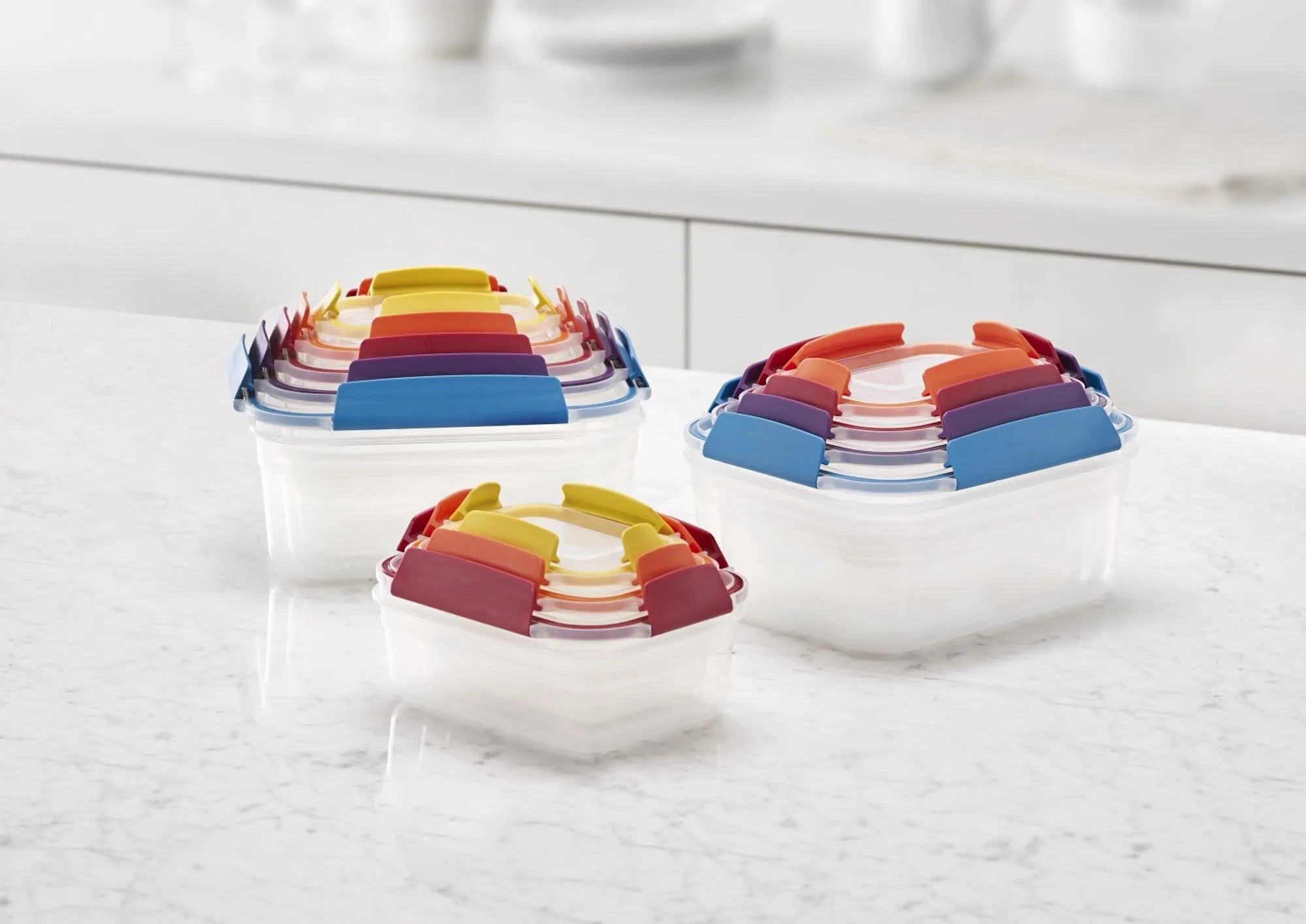 Farbenfrohes 5-teiliges Joseph Joseph Nest Lock Vorratsdosen-Set.
