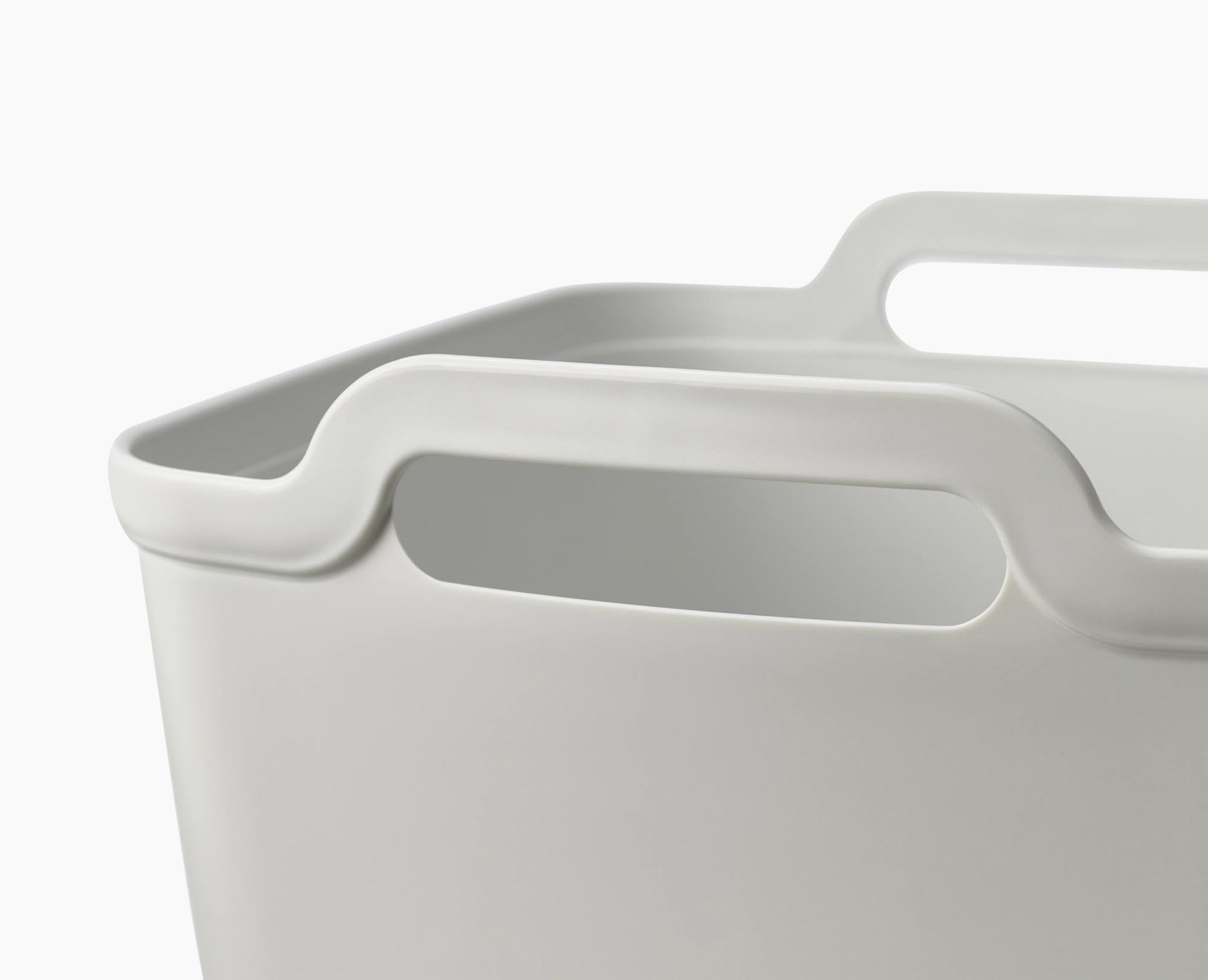Praktische Wash Drain Spülschüssel von Joseph Joseph in Light Stone Sage. Ideal zum Abwaschen und Abtropfen, platzsparend und modern.