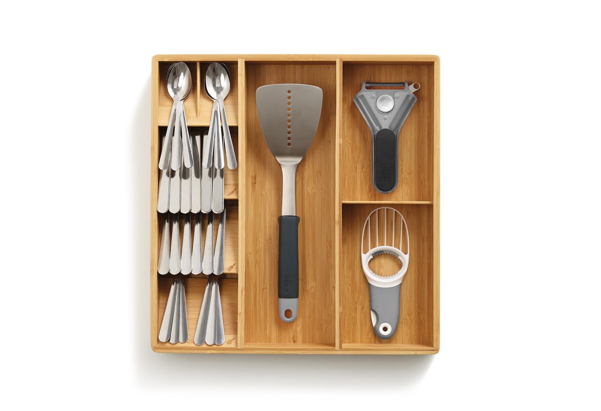 Organisieren Sie Ihre Küchenschubladen mit dem DrawerStore Bamboo Organizer von Joseph Joseph – nachhaltig, funktional und elegant.
