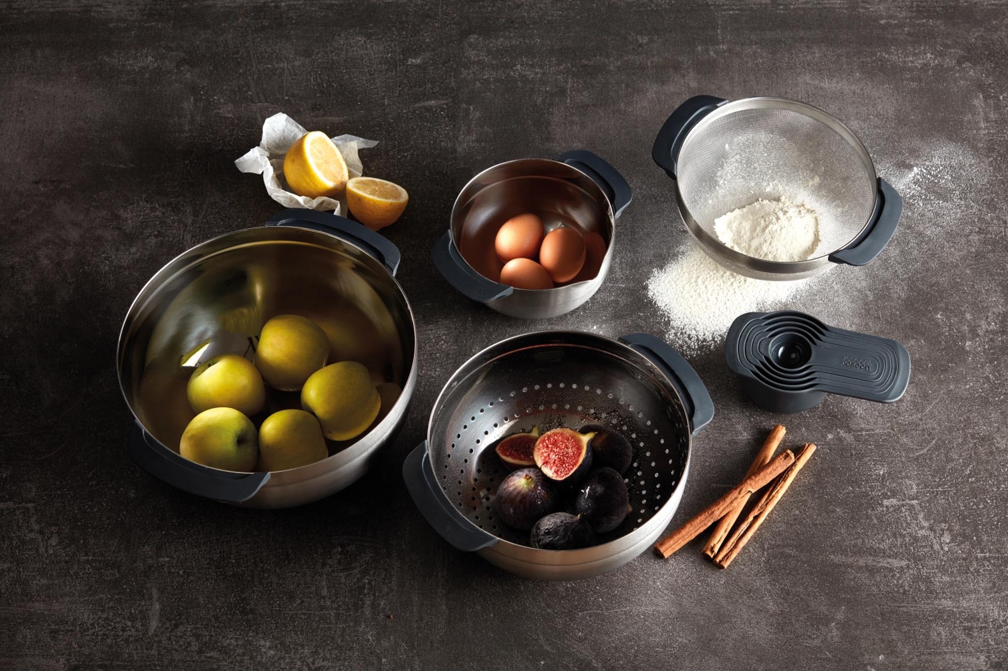 Stilvolles 9-teiliges Nest Steel Set von Joseph Joseph für Hobbyköche.