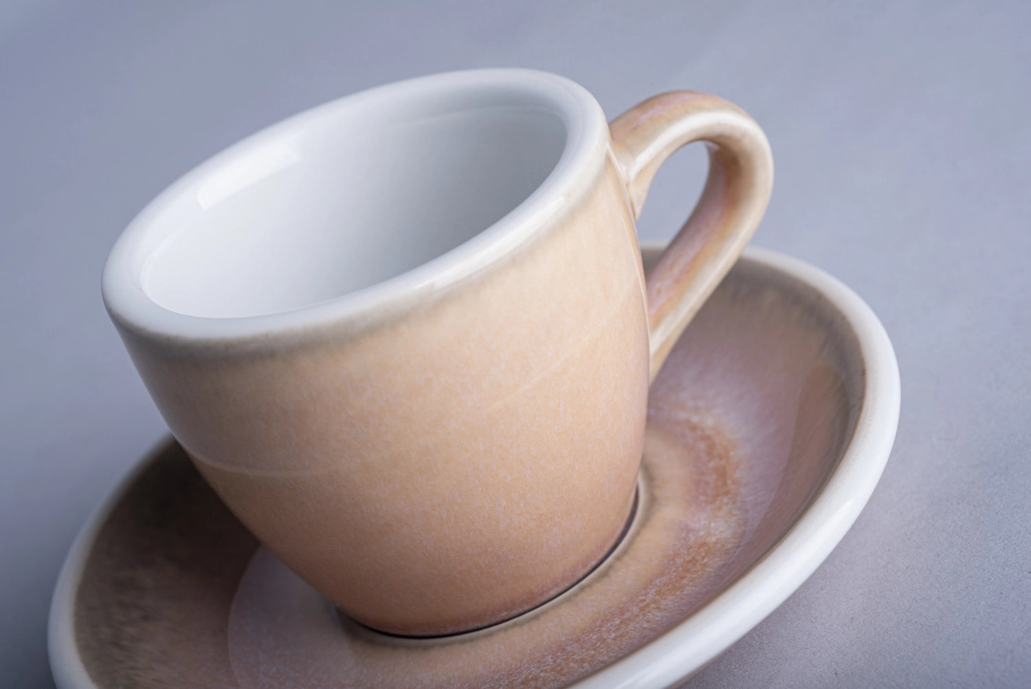 Egg Espresso Tasse 80ml in Rose präsentiert im Onlineshop von KAQTU Design AG. Espressotassen ist von Loveramics