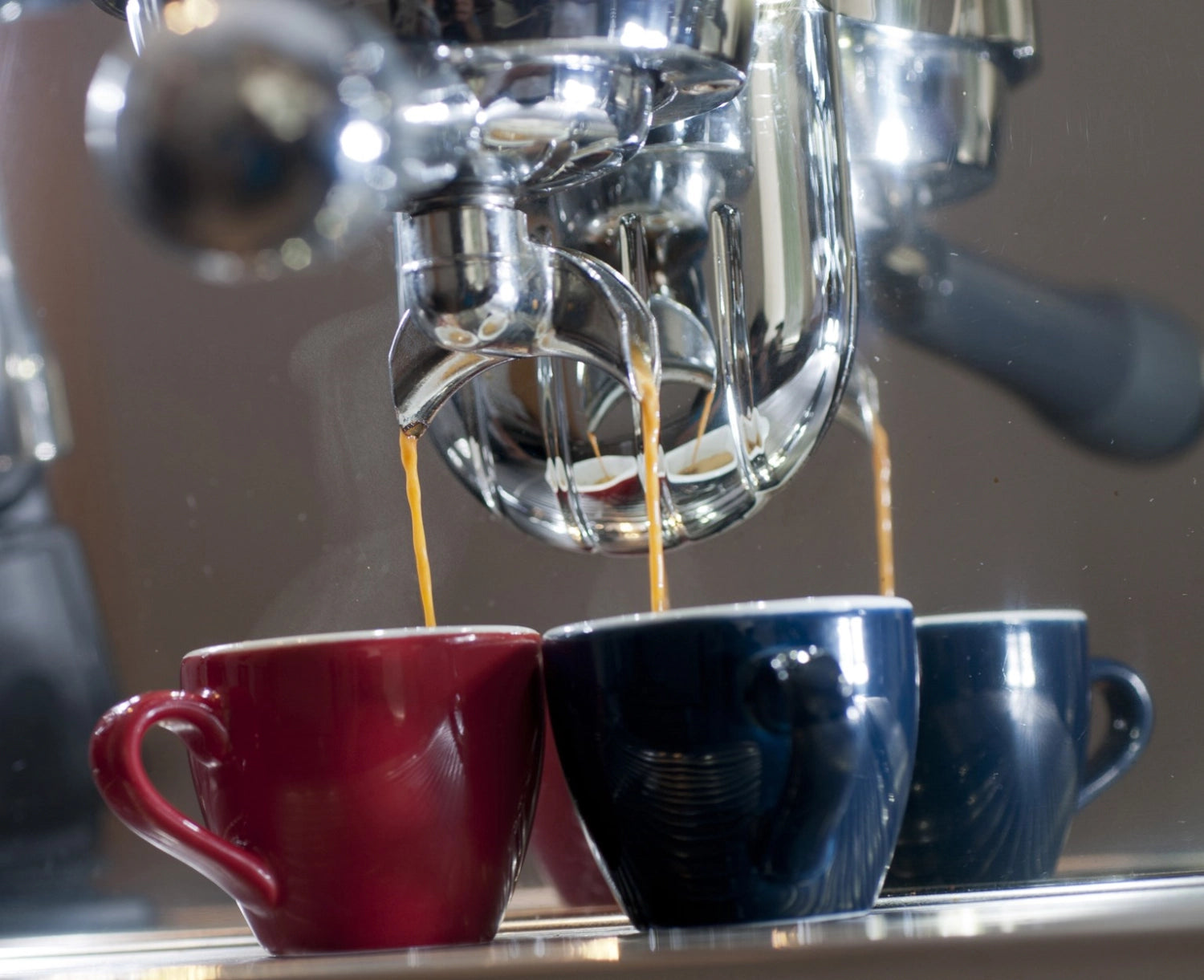 Egg Espresso Tasse 80ml in Jeansblau präsentiert im Onlineshop von KAQTU Design AG. Espressotassen ist von Loveramics