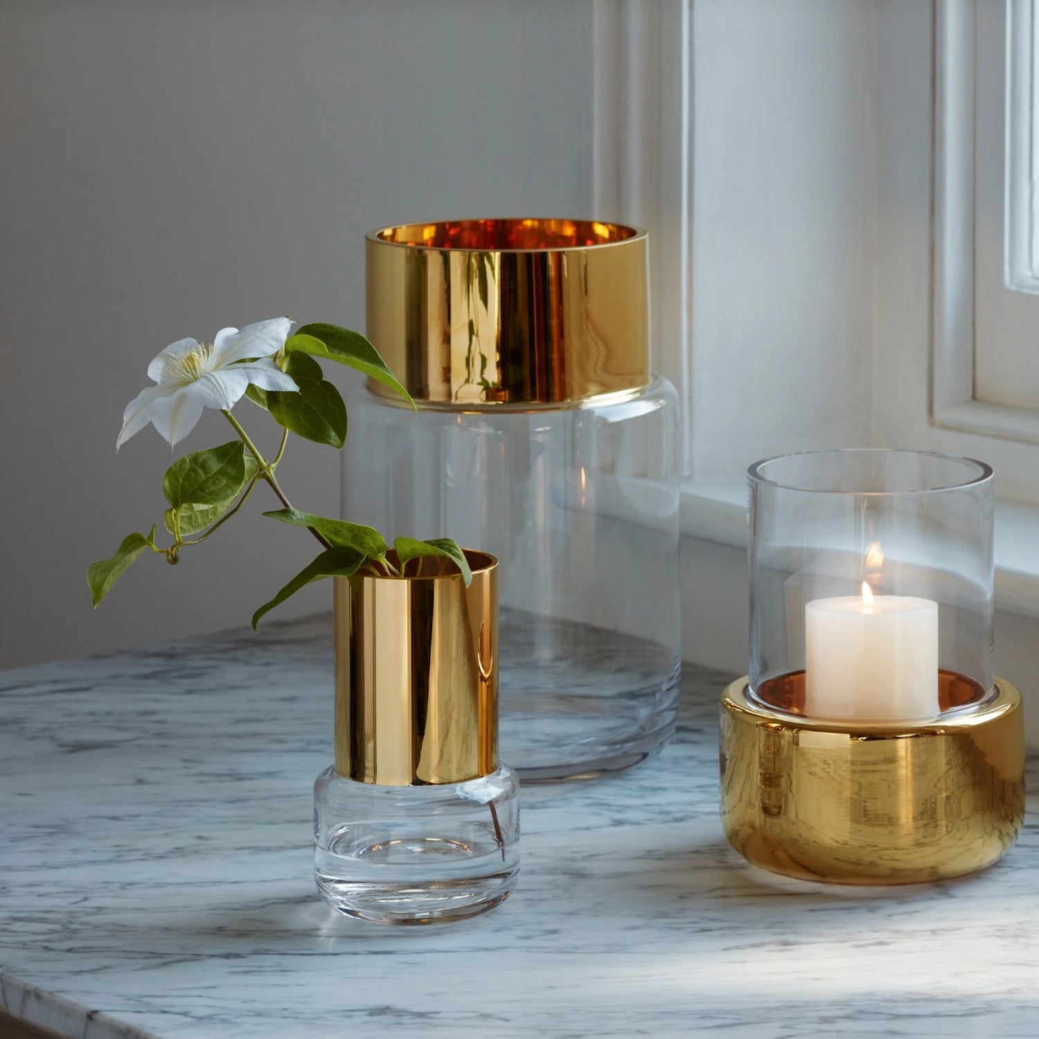 Elegante LSA Aurum Vase 30cm, klar mit schimmerndem Goldrand.