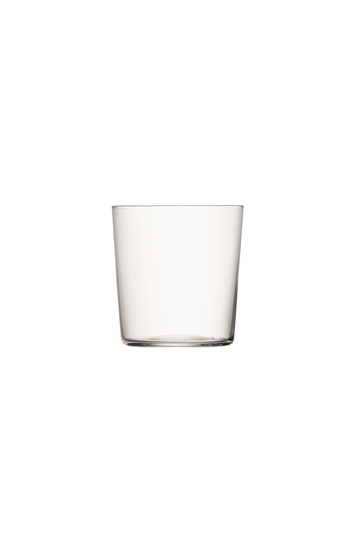 Set aus vier klaren Gio Bechern von LSA, 390ml, ideal für erfrischende Getränke und festliche Anlässe, vereint Funktionalität und modernes Design.