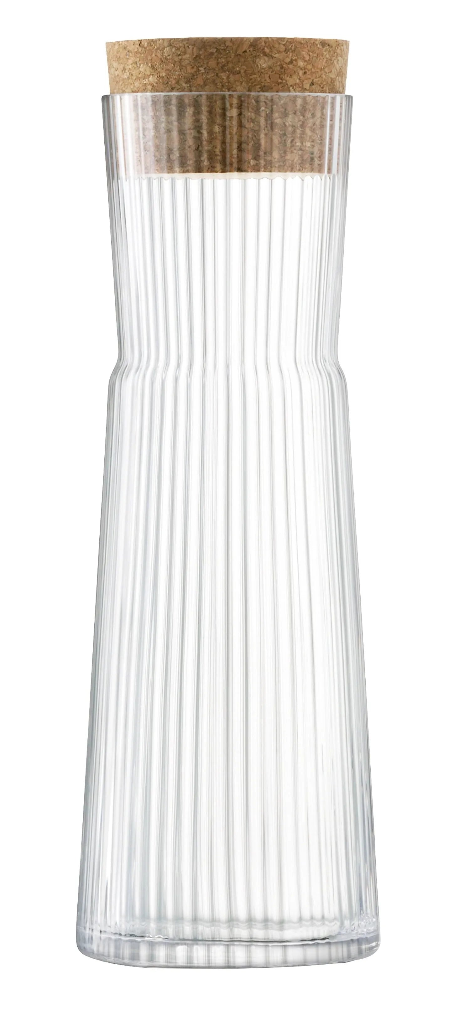 Die Gio Line Karaffe von LSA: 1,35L klares Glas, Korkstopfen, stilvoll und funktional. Perfekt für Wasser, Saft oder Wein.