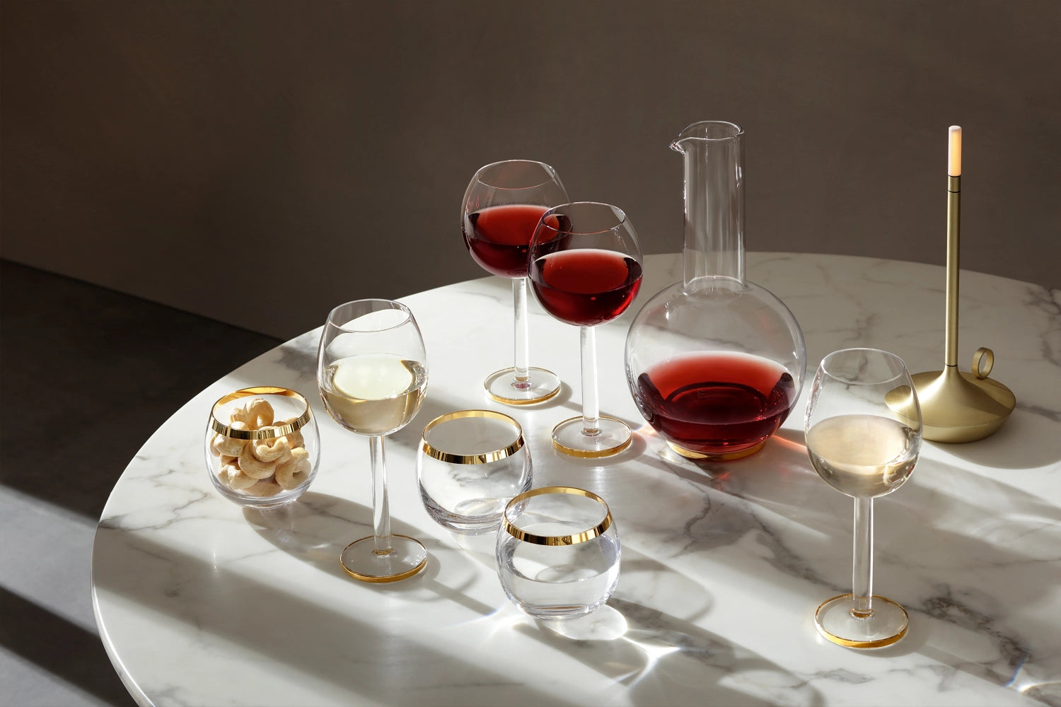 Stilvolles 2er Set Luca Tumbler von LSA, perfekt für Cocktails, mit modernem Design und 330ml Volumen für genussvolle Momente.
