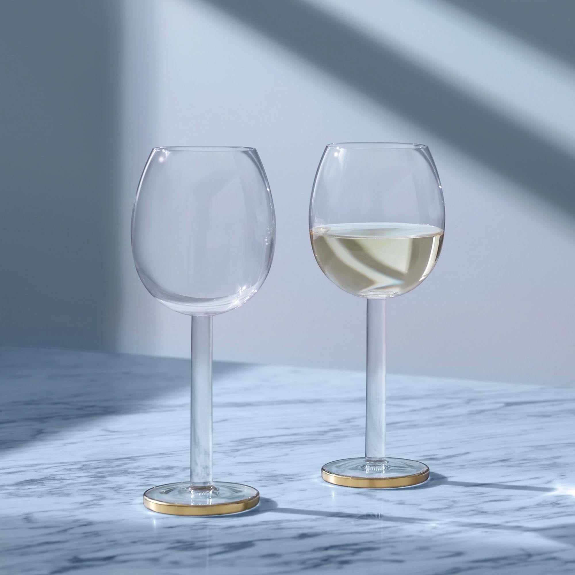 Luxuriöse 300ml Weingläser im 2er Set von LSA. Perfekt für besondere Anlässe und stilvolle Tischdekoration. Genießen Sie Weine in Brillanz!