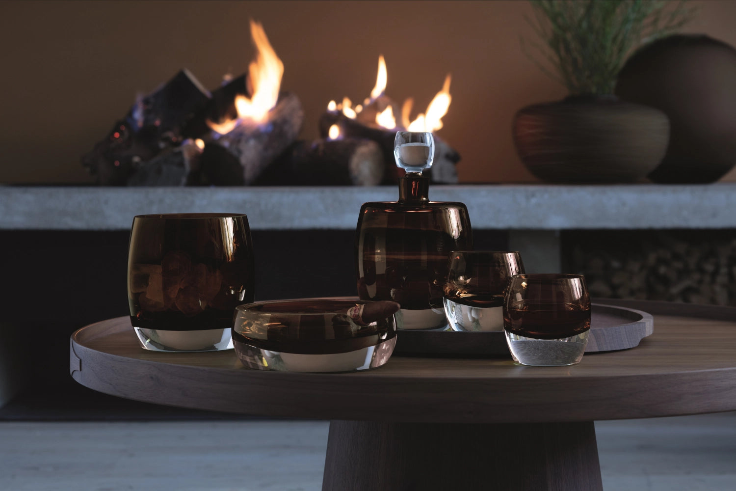 Eleganter Whisky Club Aschenbecher aus dunklem Glas, Ø17cm, ideal für stilvolle Raucherabende und als edles Accessoire.