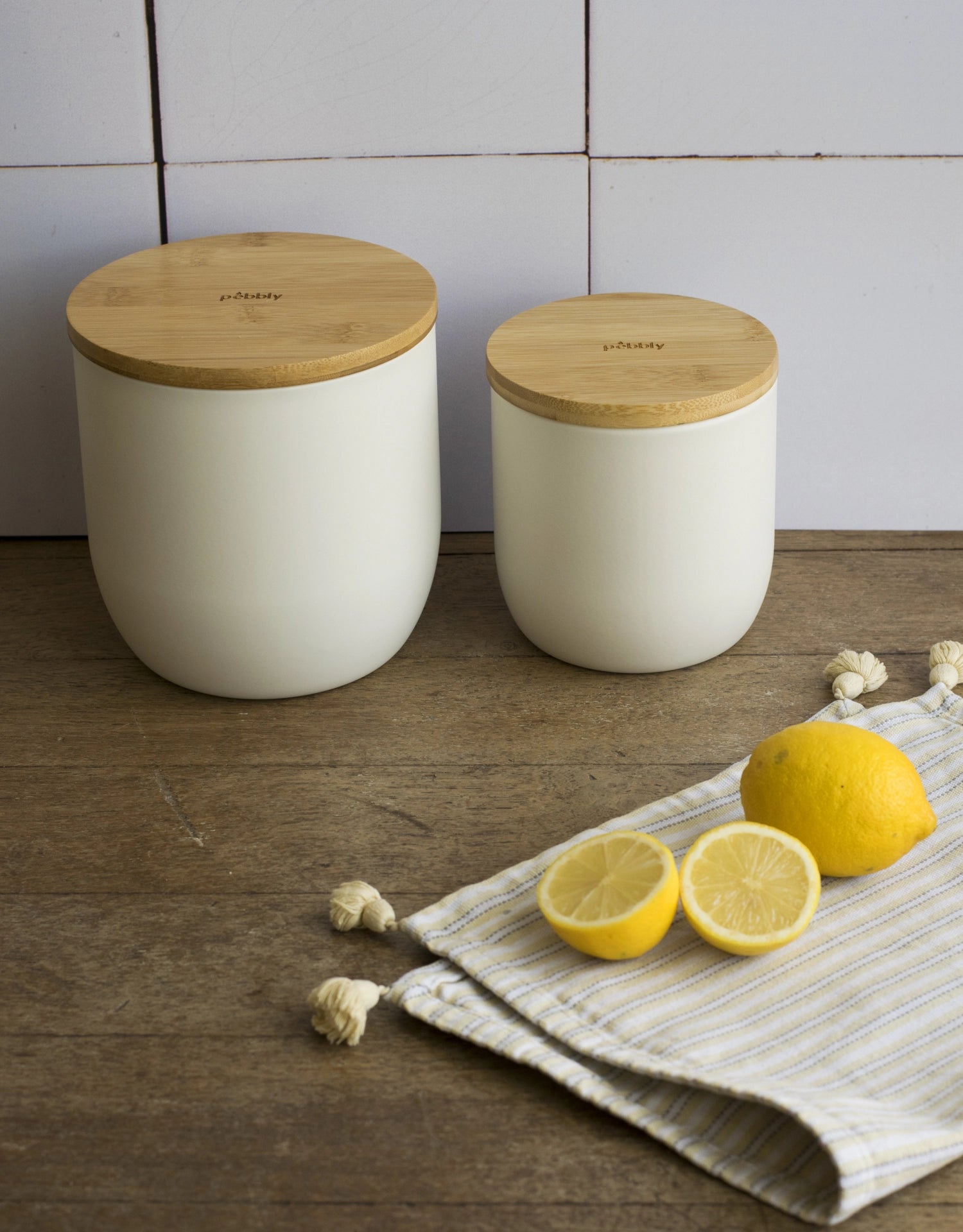 Pebbly Scatola per biscotti in metallo bianca 2300 ml, 15x15x15,5 cm