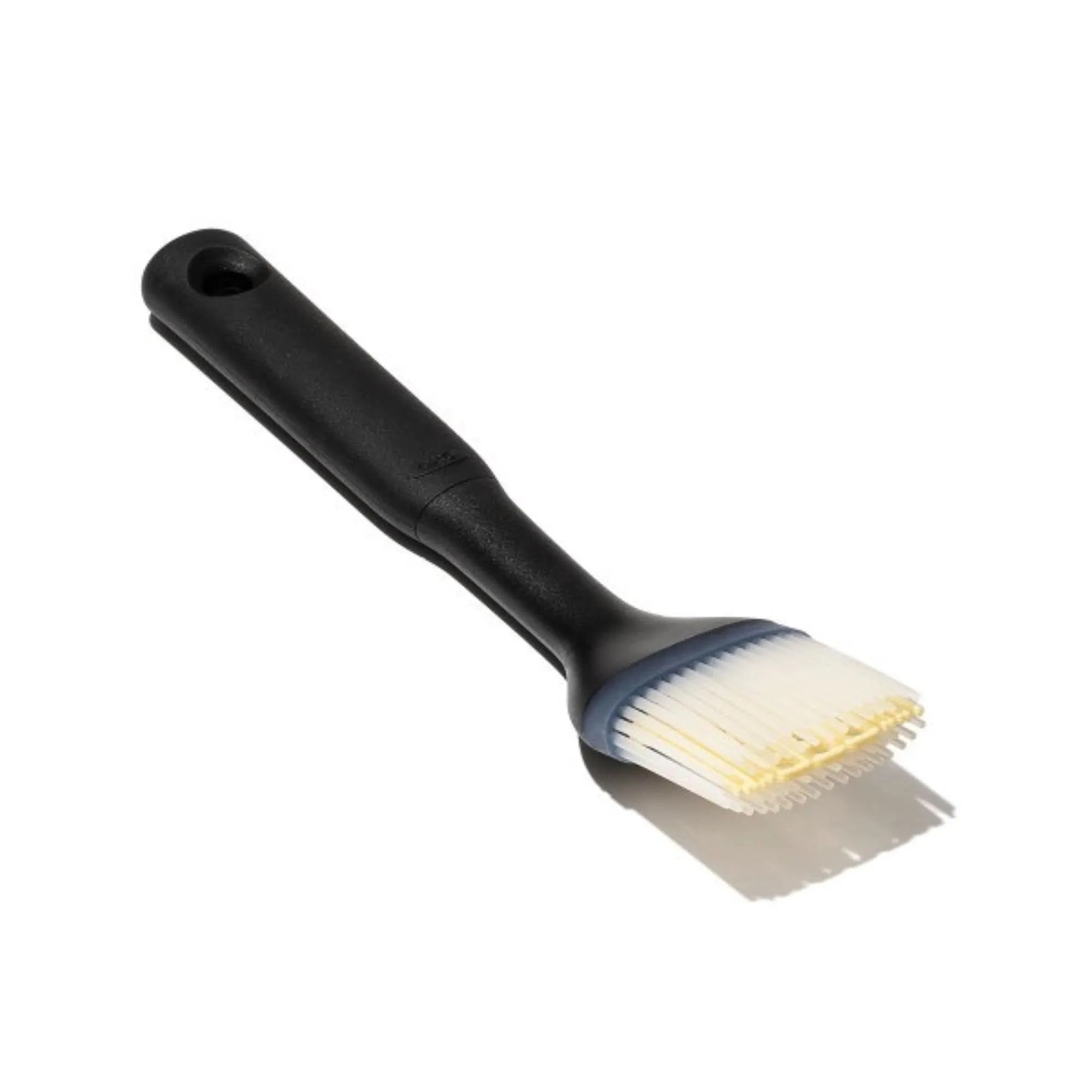 Der OXO Silikon-Backpinsel (3.8 cm) ist hitzebeständig, flexibel, ergonomisch und spülmaschinenfest – ideal für präzises Backen und Kochen.