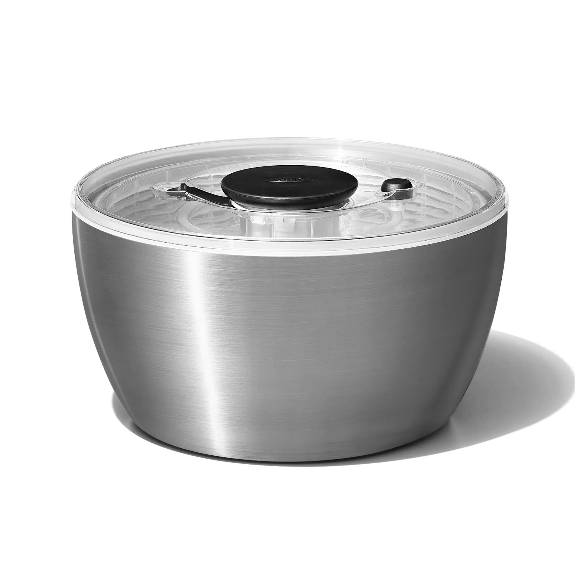 Die OXO GG STL Salatschleuder Inox: Edelstahl, 26,6 cm, mühelose Bedienung, spülmaschinenfest, ideal für frische Salate.