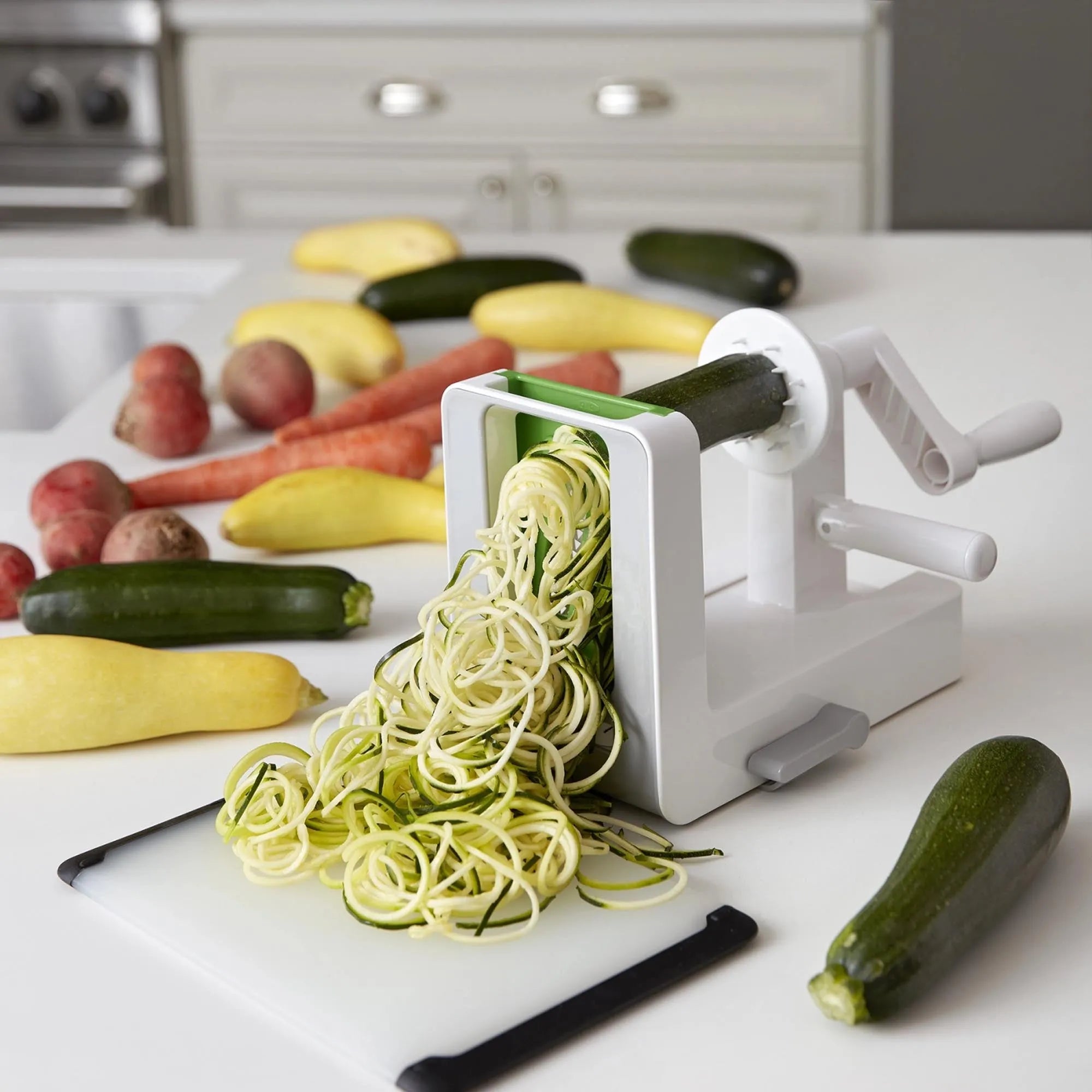 OXO Spiralizer: Effizienter Gemüseschneider mit drei vielseitigen Einsätzen.