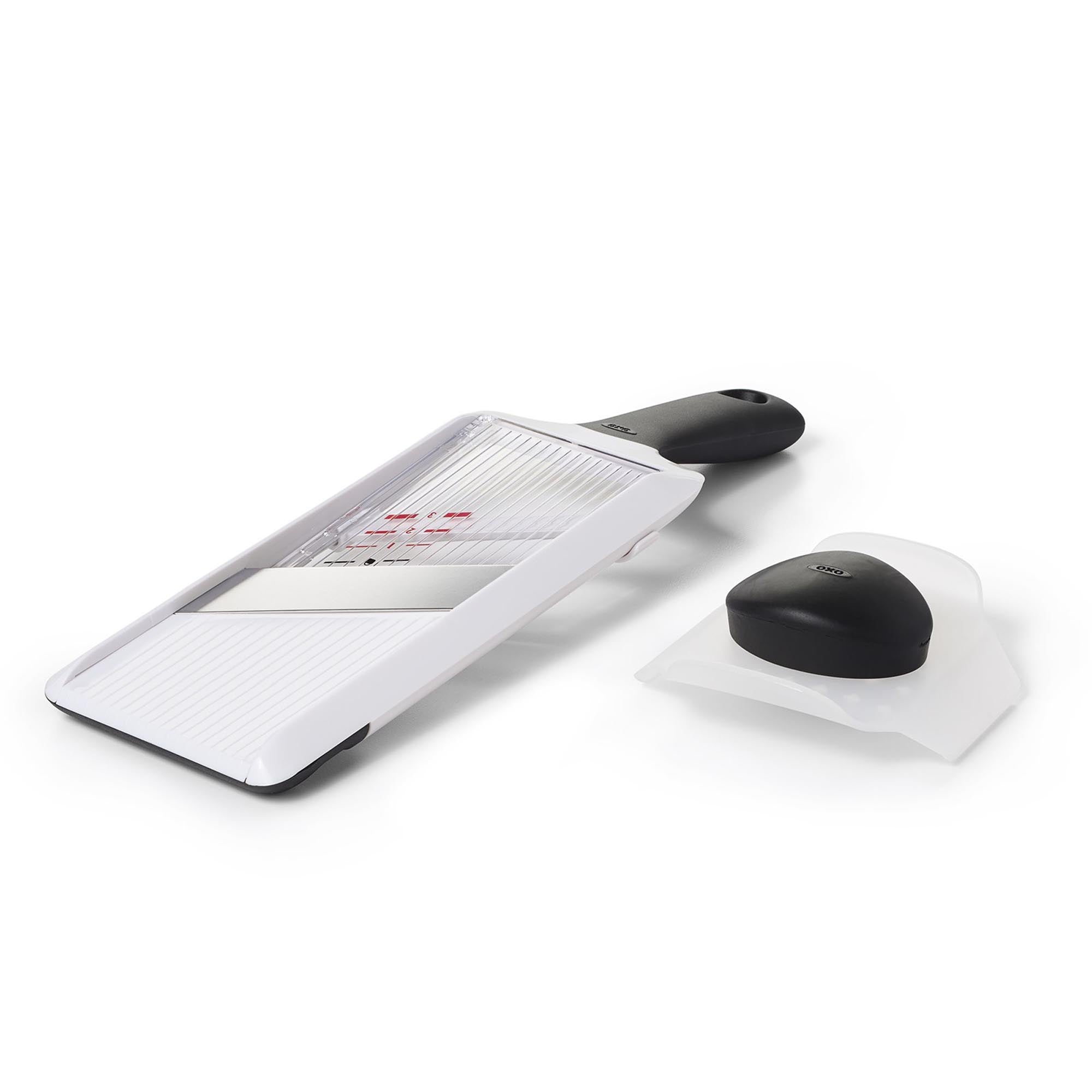 Erleben Sie die OXO Mandoline 29x9,5 cm – ideal für schnelles, präzises Schneiden. Robuste Materialien, ergonomisches Design und verstellbare Schnittstärke für vielseitige Anwendungen!