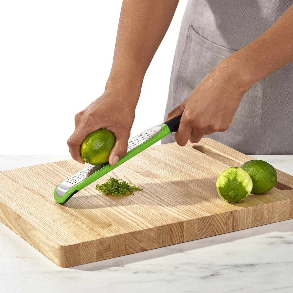 OXO Zestenreißer, geätzt in Grün präsentiert im Onlineshop von KAQTU Design AG. Küchenhelfer ist von OXO