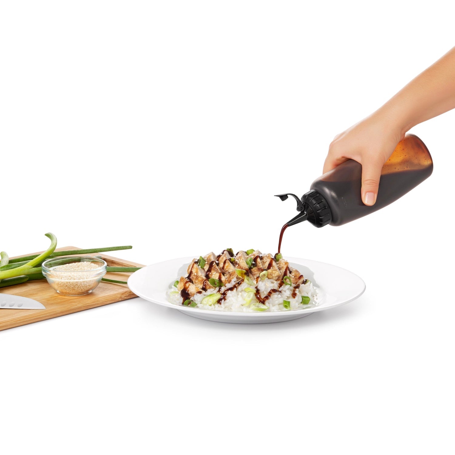 Die OXO Chef's Dispenserflasche (350 ml) bietet präzises Dosieren und ist perfekt für vielseitige Küchenanwendungen geeignet.