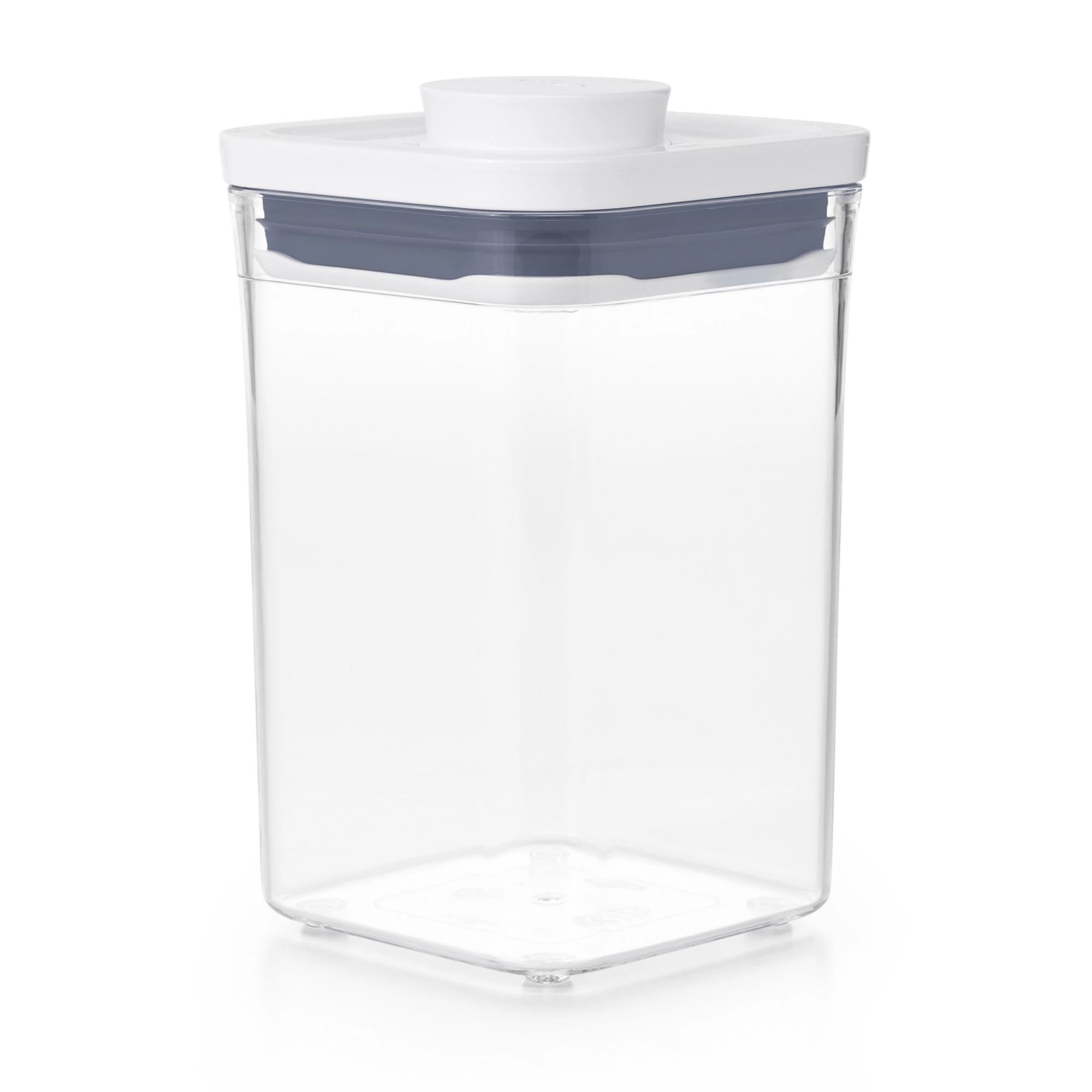 OXO POP 2.0: Quadratischer 1L Behälter für platzsparende Lagerung.