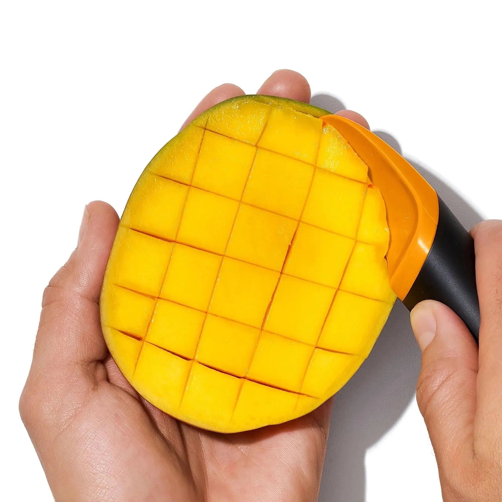 OXO GG Mangoschneider: Ergonomisch, schneidet mühelos Mangos, mit Portionierer. Perfekt für Salate, Desserts, spülmaschinenfest.