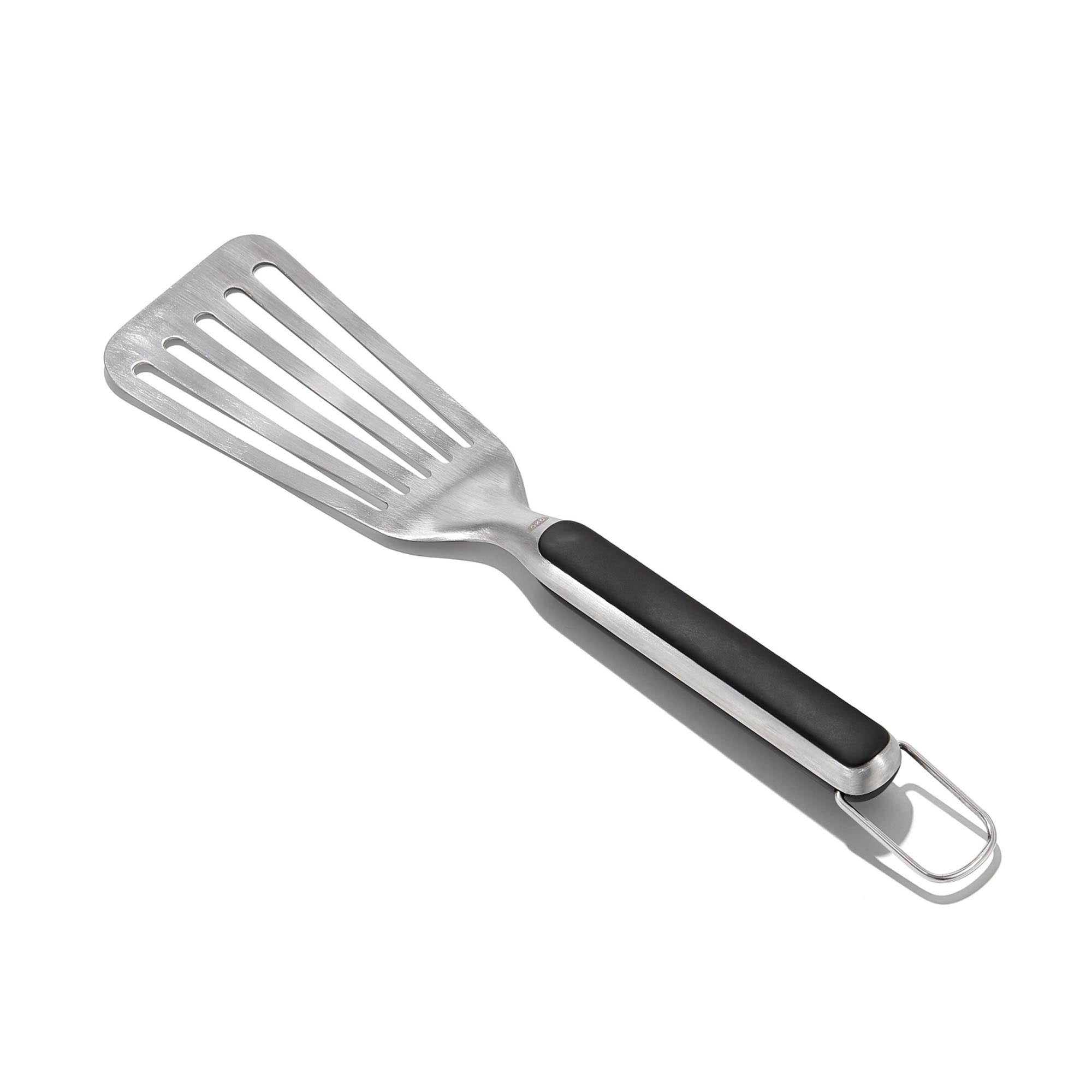 Robuster OXO Grillwender: Edelstahl & rutschfester Komfortgriff.