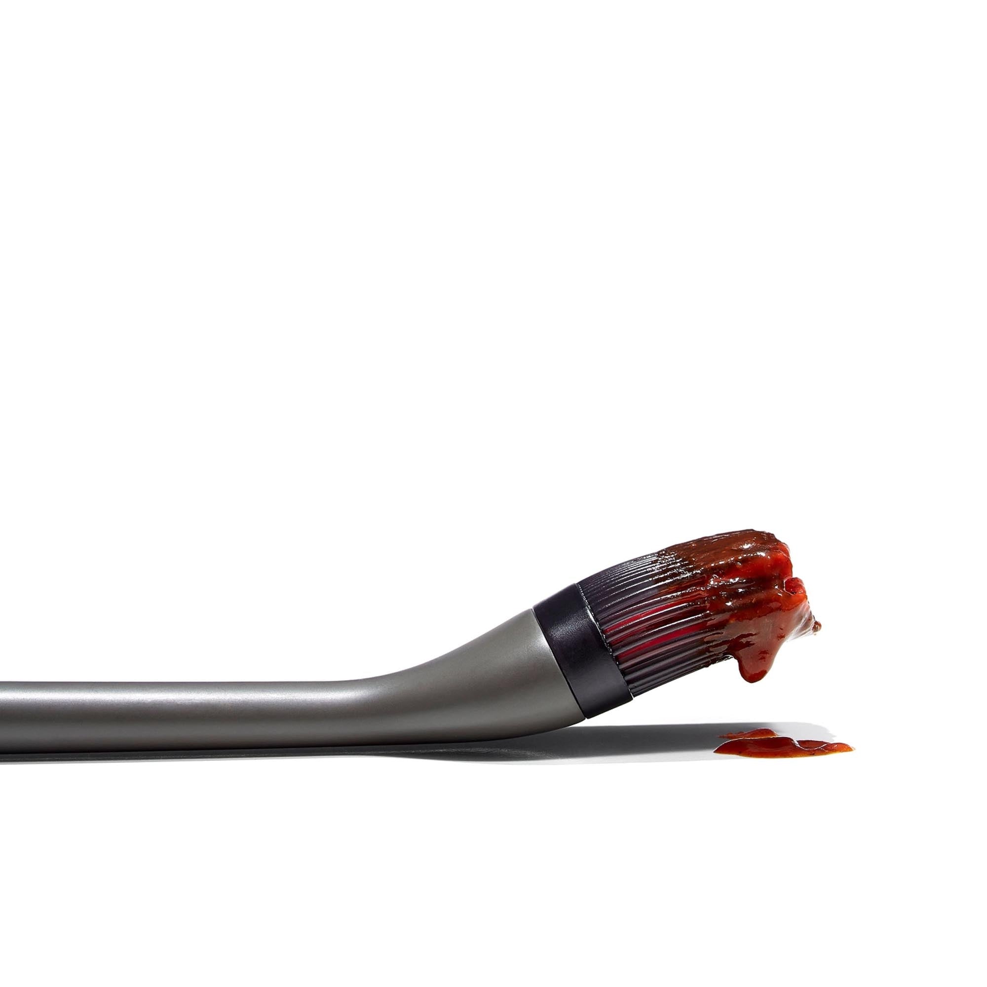 OXO Good Grips Grillpinsel: Perfekte Kontrolle beim Marinieren.