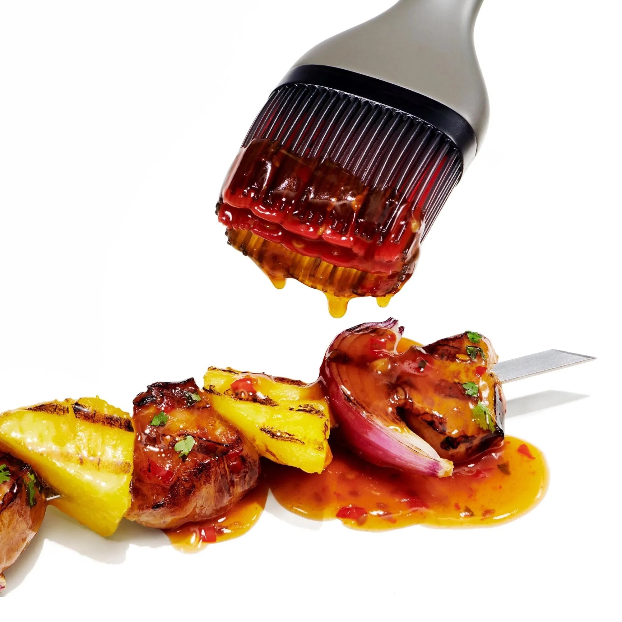 Grillpinsel von OXO: Präzises Marinieren mit ergonomischem Design.