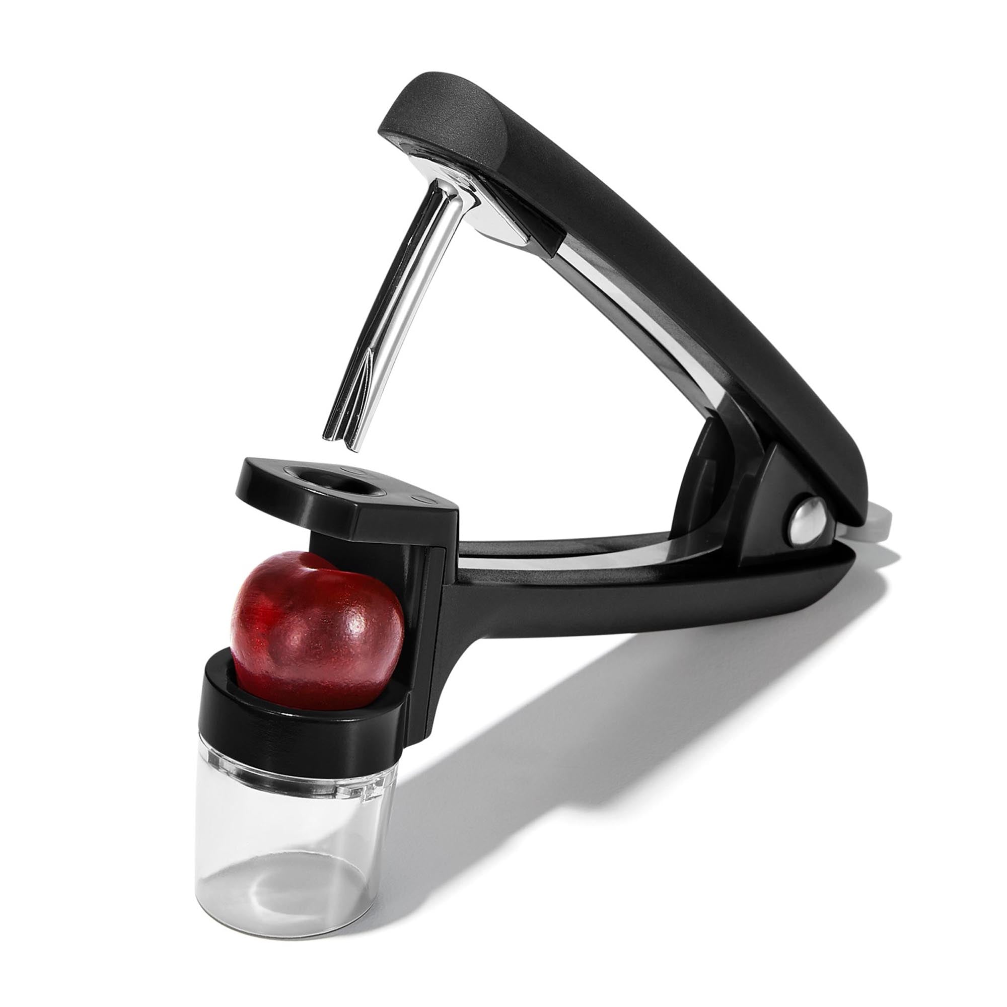 Der OXO Good Grips Kirschen-Olivenentsteiner vereinfacht das Entsteinen von Kirschen und Oliven. Ergonomisch, robust und leicht zu reinigen – ein Küchenliebling!