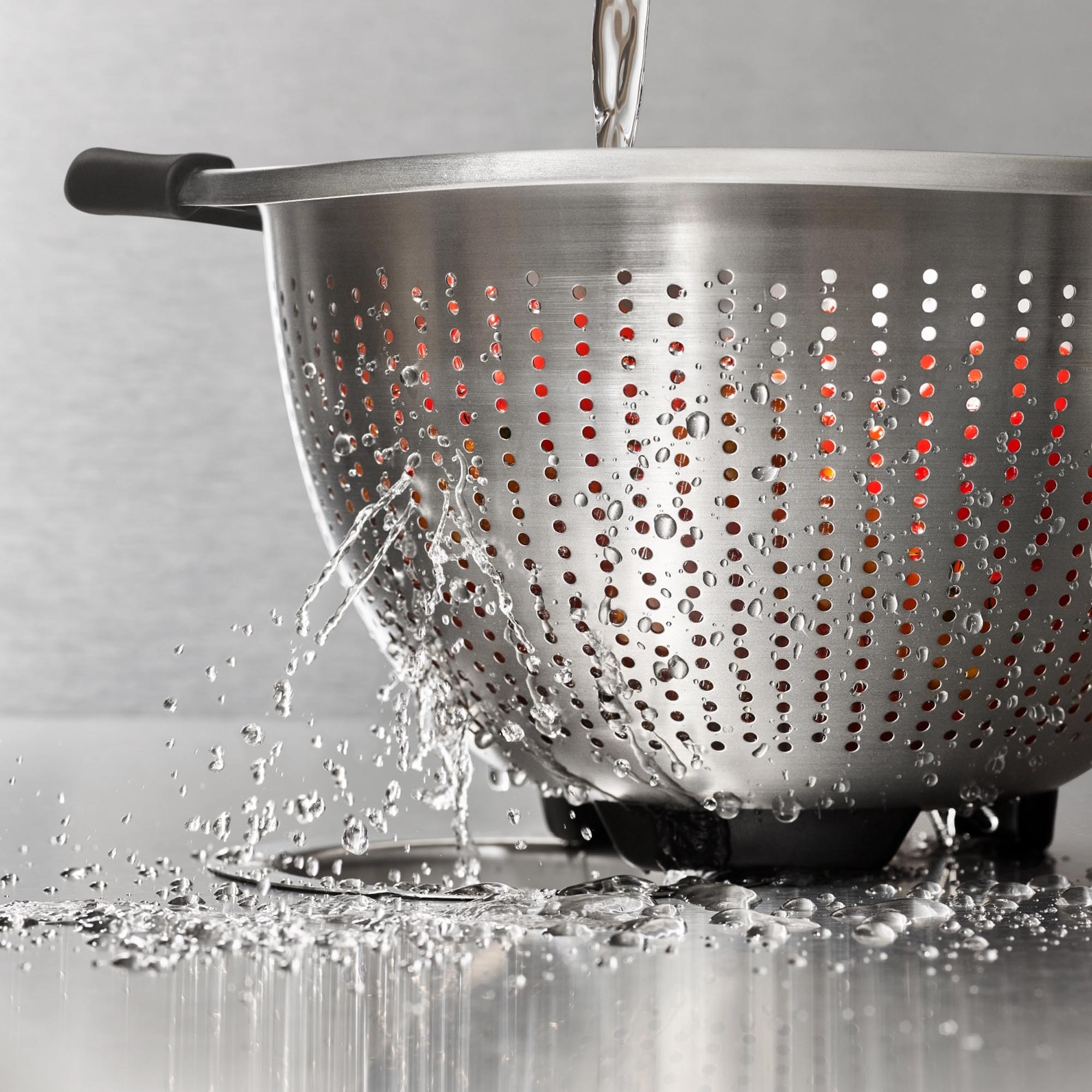 OXO Good Grips Sieb: Perfekte Größe für vielseitiges Abtropfen.