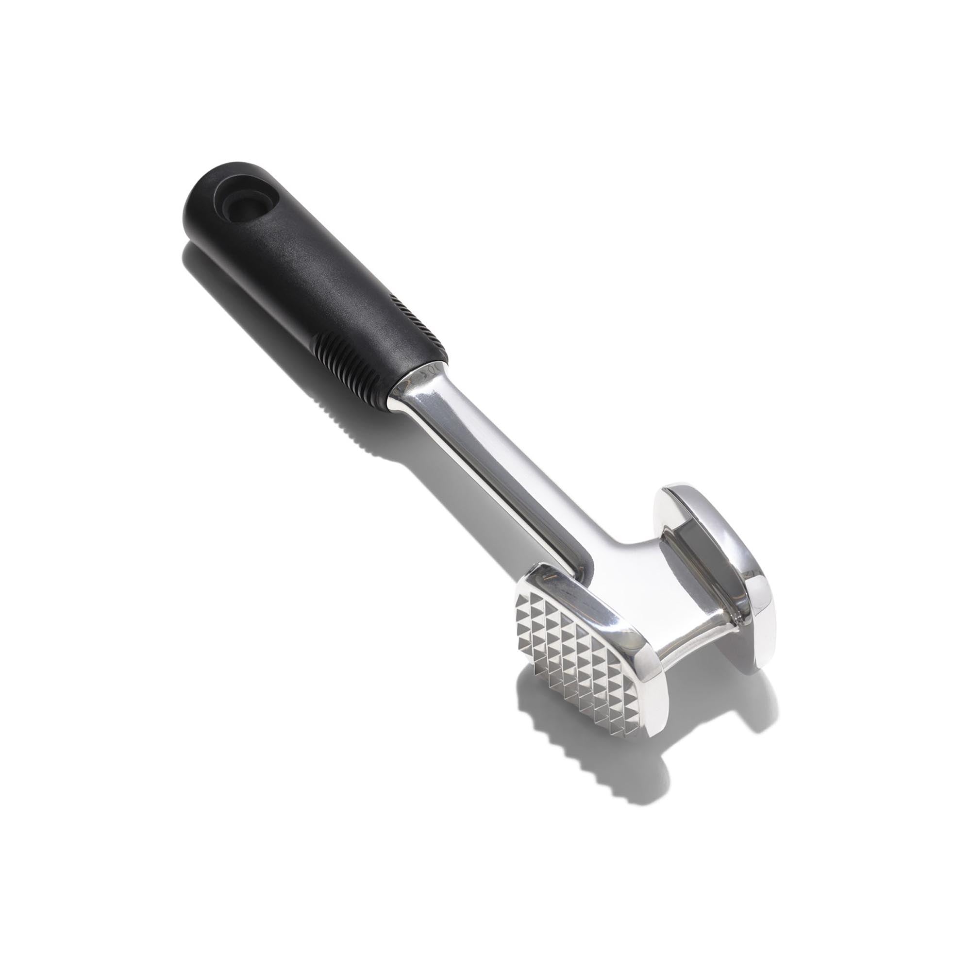 Robuster OXO Fleischhammer für müheloses Zartmachen von Fleisch.