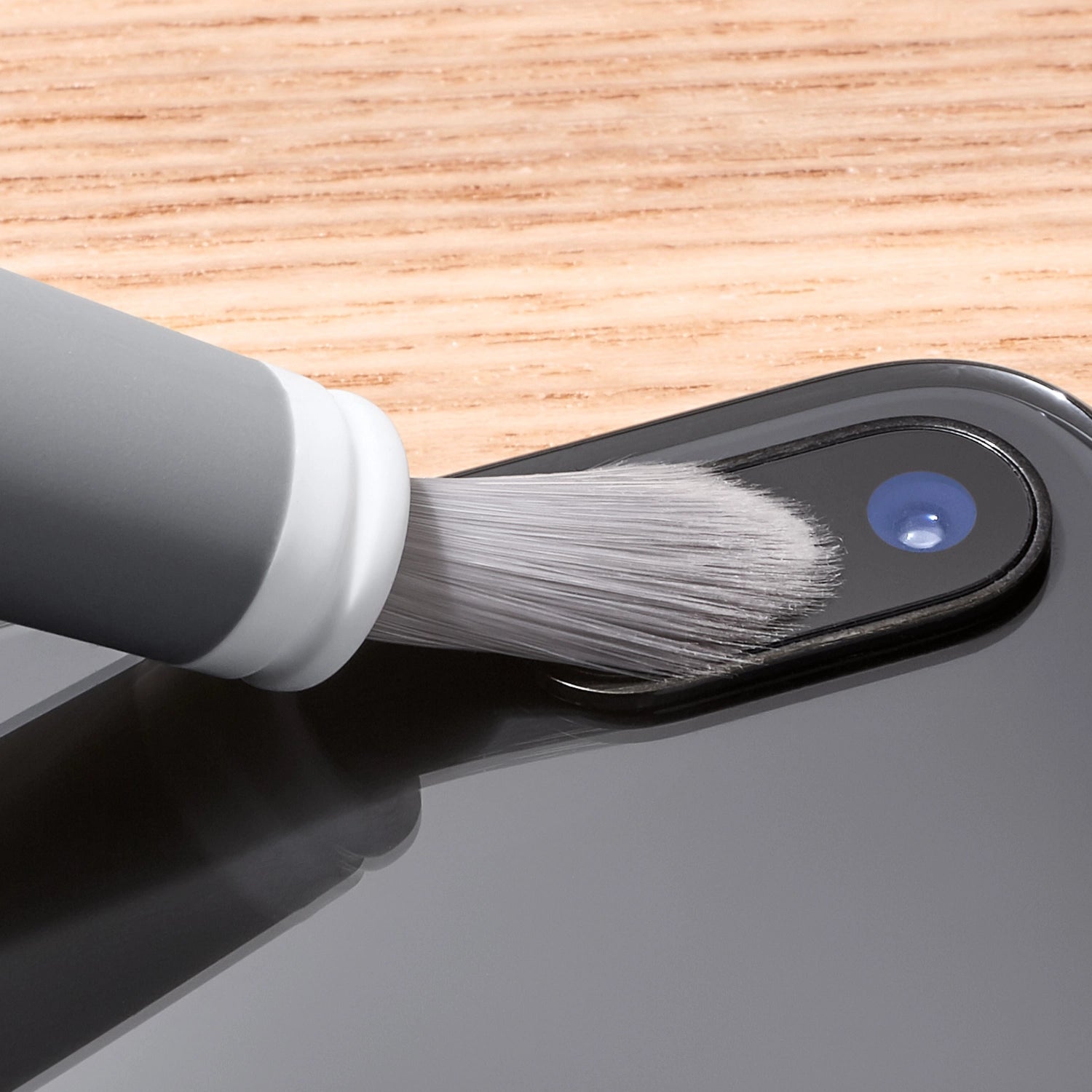 Brosse de nettoyage OXO pour appareils électroniques