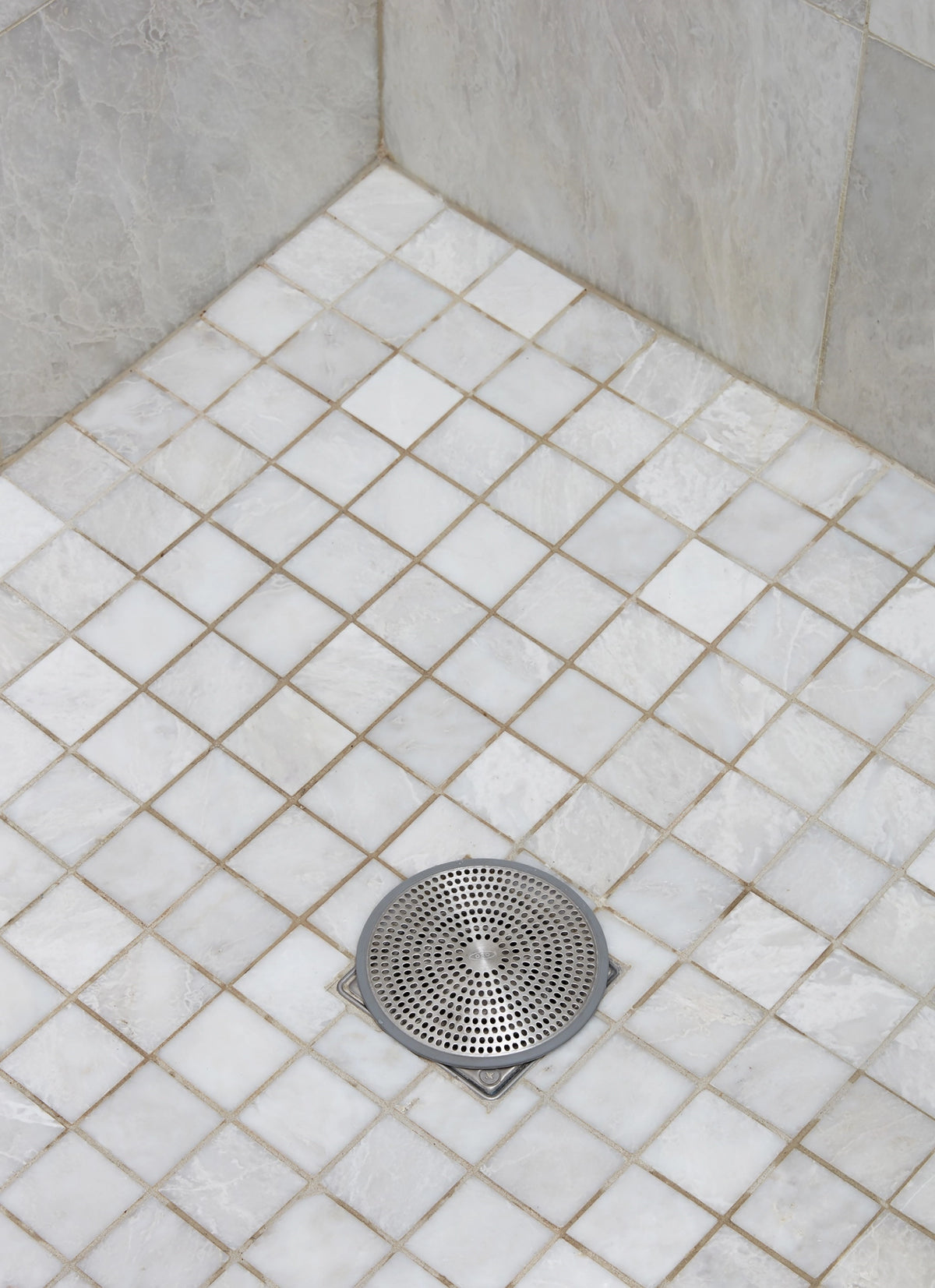 Edelstahlsieb für Duschabflüsse 12cm in Silber präsentiert im Onlineshop von KAQTU Design AG. Küchensieb ist von OXO