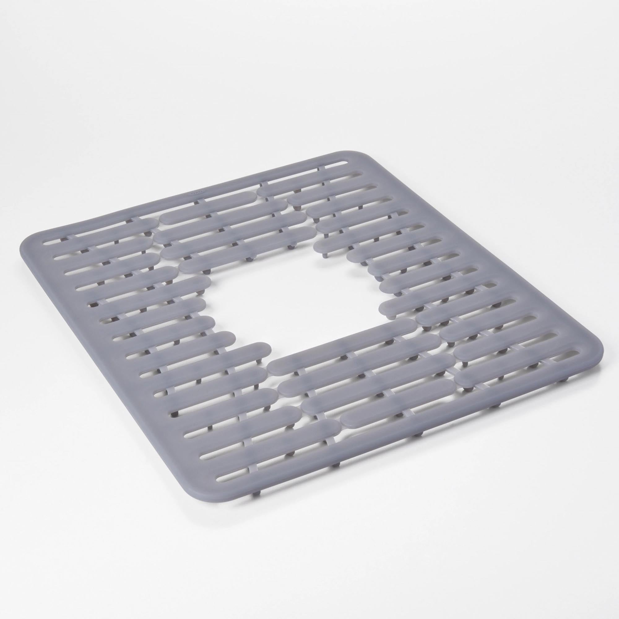 Entdecken Sie die OXO Silikon Spülbeckenmatte in elegantem Grau (32x28 cm) – der ideale Schutz für Ihre Spüle und Küchenarbeitsplatte.