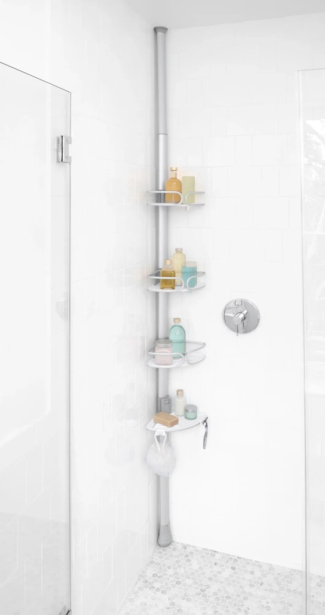OXO Good Grips: Flexibles Eck-Duschregal für optimalen Stauraum.