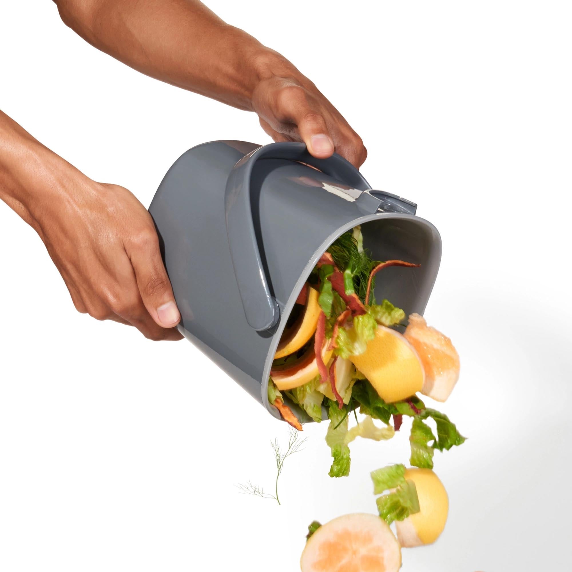 Schwarzer OXO Kompostbehälter, 2.83L: robust, hygienisch, geruchsdicht, ideal für Küchenabfälle. Modernes Design, leicht zu reinigen.