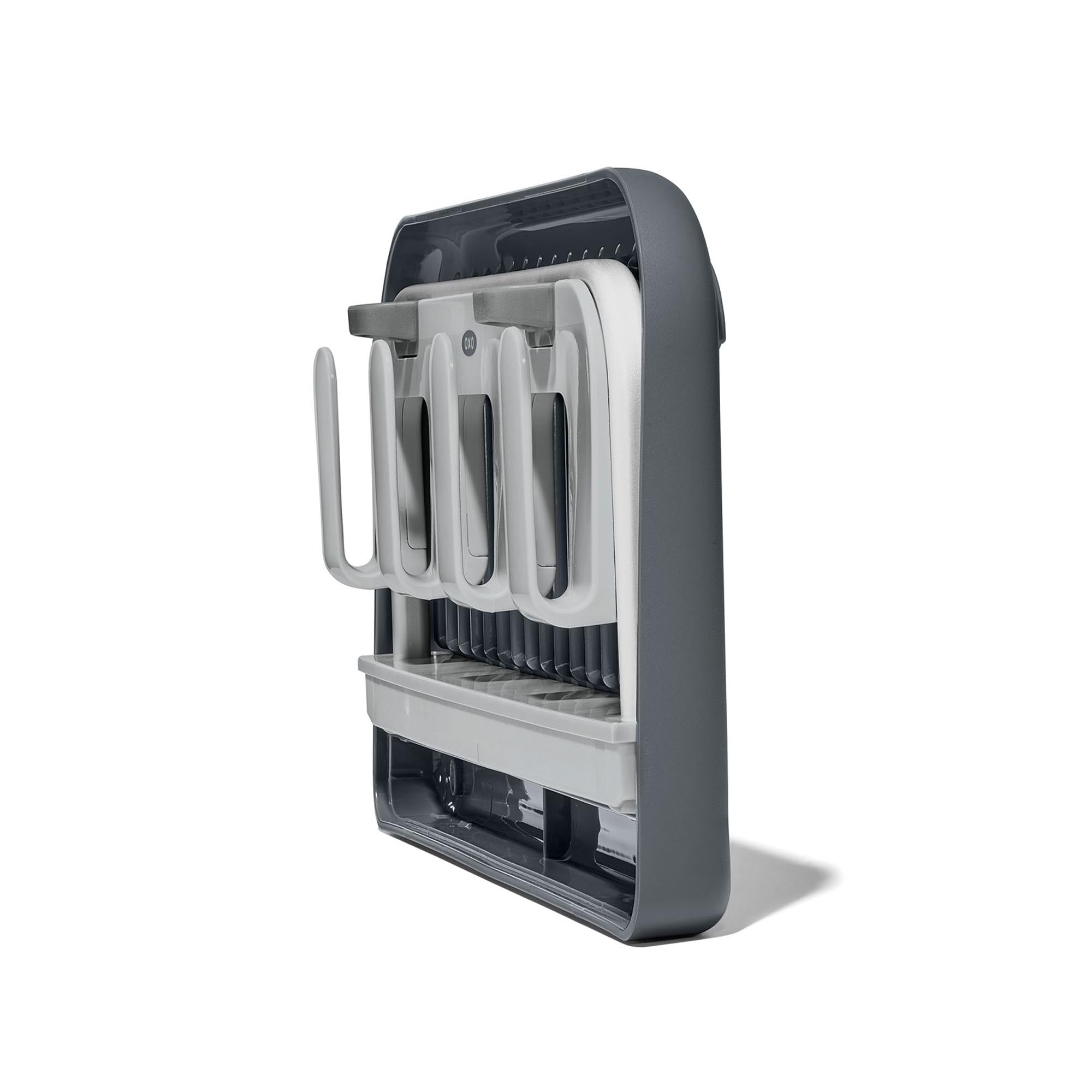 Praktisches OXO Abtropfgestell (16x31 cm) für Trinkflaschen. Hochwertige Materialien, rutschfeste Füße und flexibles Design für optimale Hygiene.