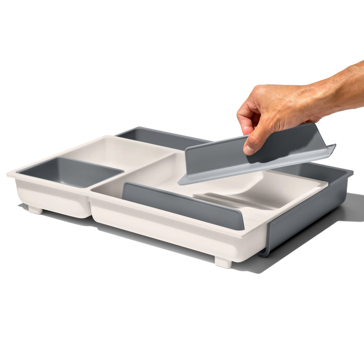 OXO Good Grips Schubladeneinlage erweiterbar in Grau präsentiert im Onlineshop von KAQTU Design AG. Aufbewahrungsbehälter ist von OXO