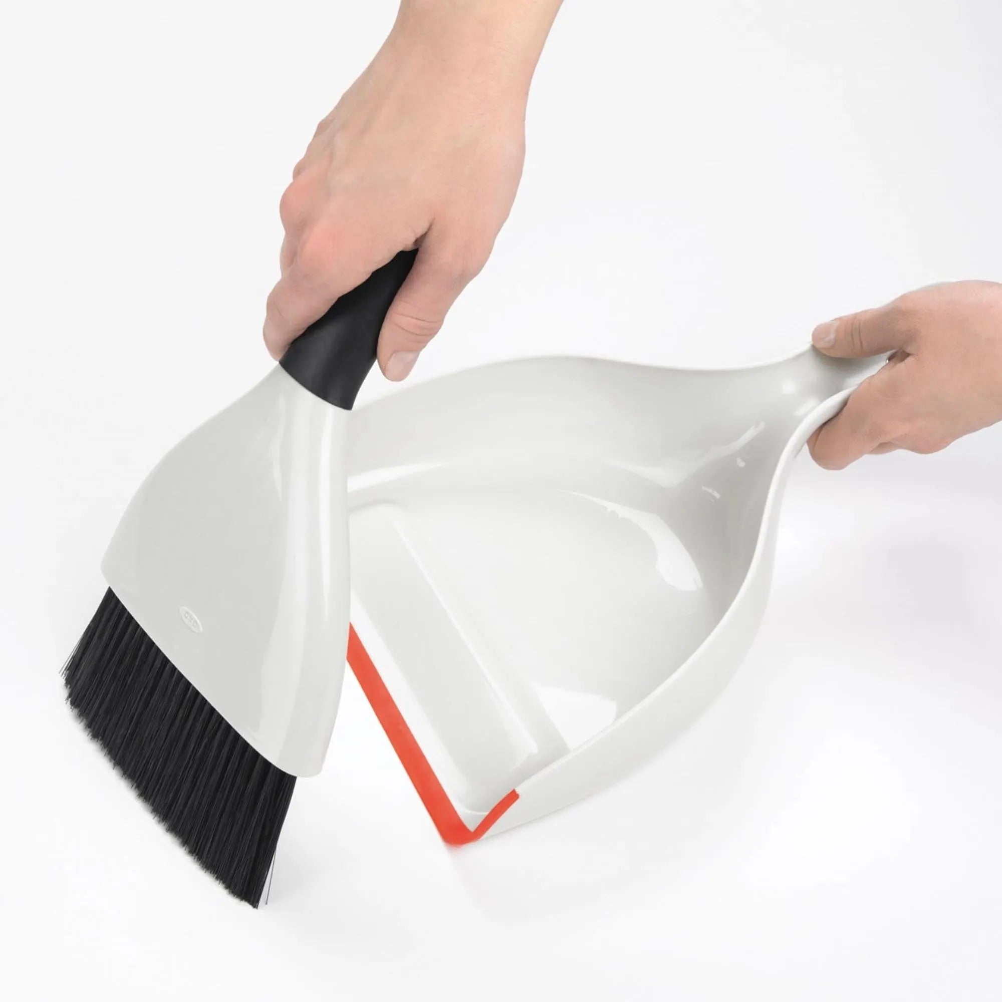 OXO Kehrschaufel-Set: Praktische Reinigung für jeden Haushalt.