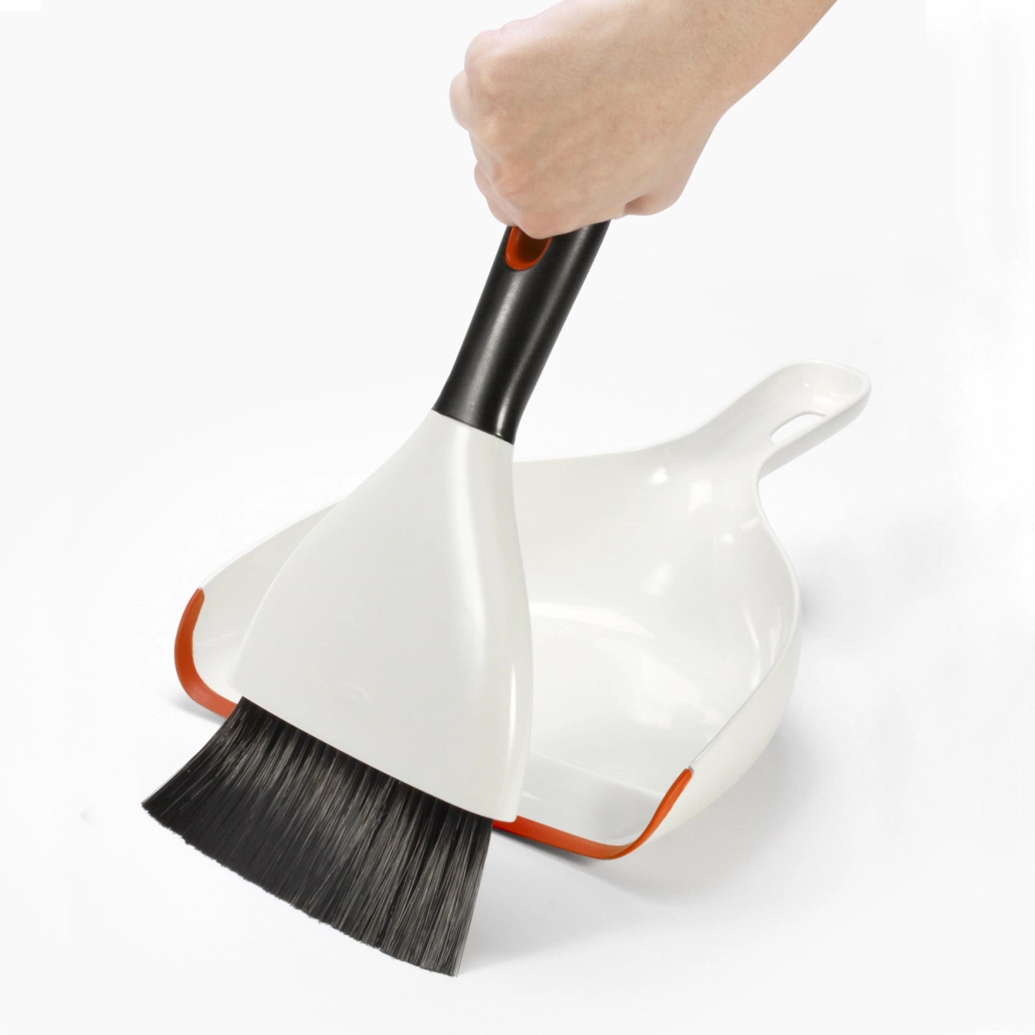 Kompaktes Kehrschaufel- und Bürsten-Set von OXO, ideal für effizientes Kehren und einfache Handhabung, platzsparend und benutzerfreundlich.