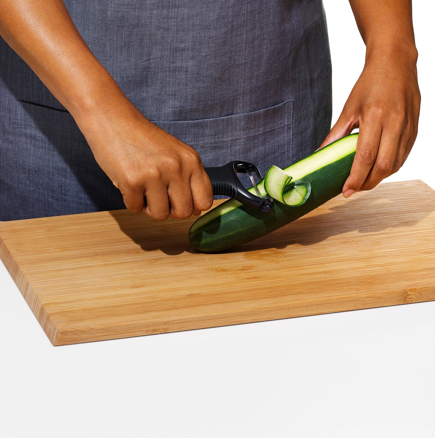 OXO Y-Schäler, 15.2 cm, mit komfortablem Griff und scharfer Klinge, perfekt zum schnellen und einfachen Schälen von Obst und Gemüse.