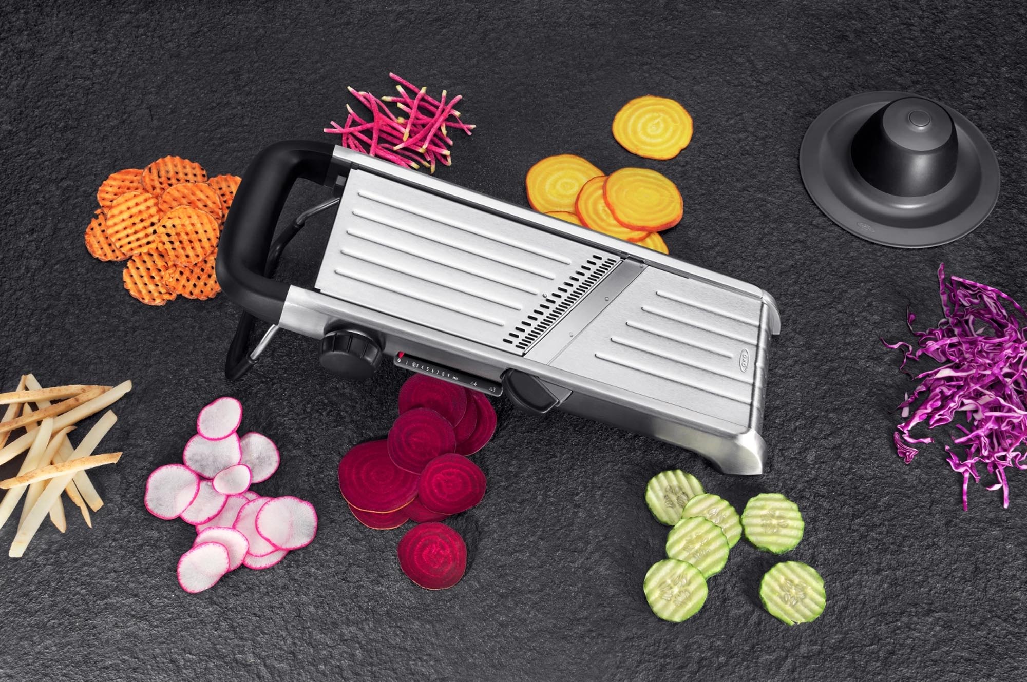 Die OXO Chef Mandoline 2.0: Präzises Schneiden von Gemüse, Obst und Käse. Langlebig, benutzerfreundlich, rutschfest. Perfekt für jede Küche!