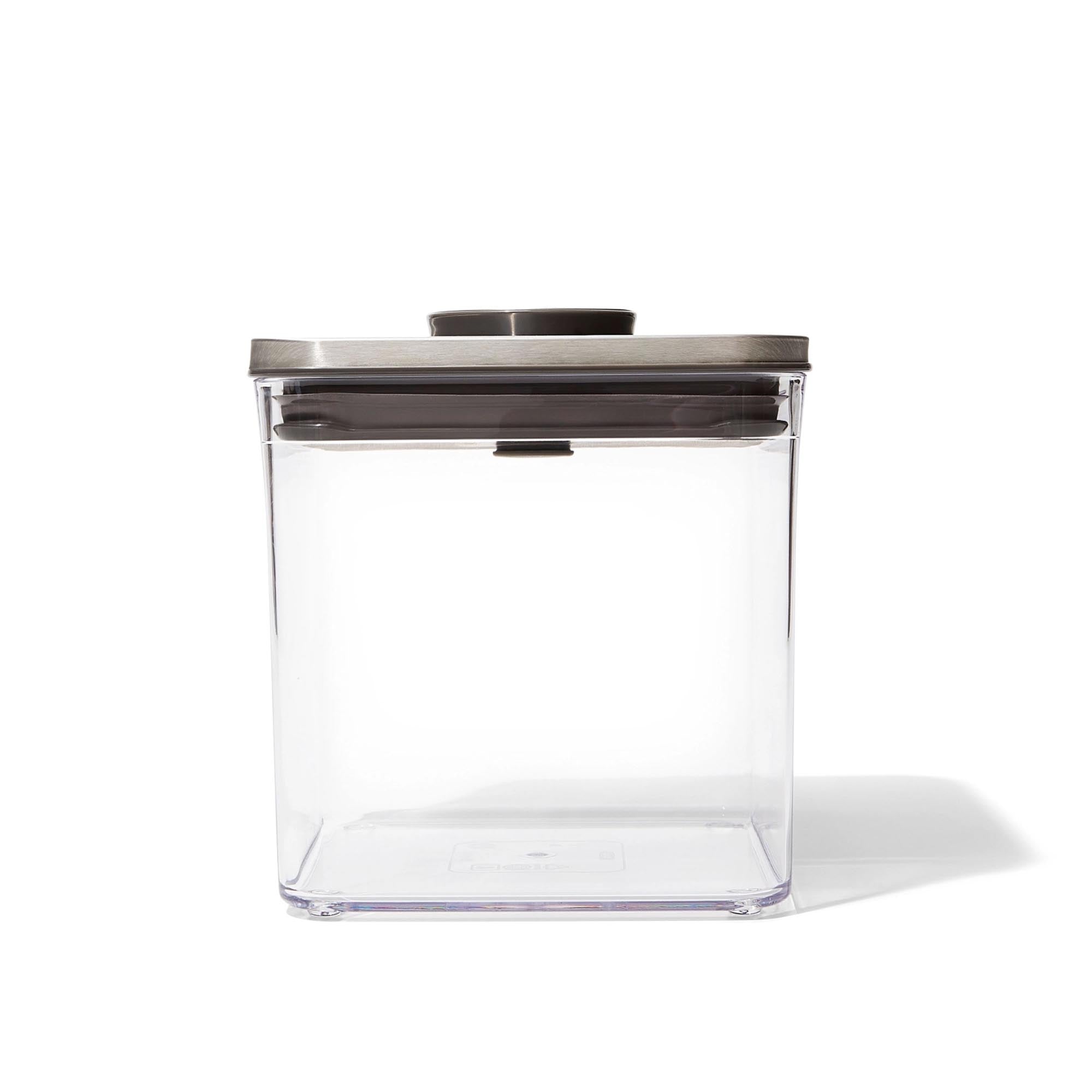 Kleiner, quadratischer OXO GG STL POP Behälter (2,6L) aus Edelstahl, luftdicht, stapelbar, BPA-frei, ideal für Lebensmittel.