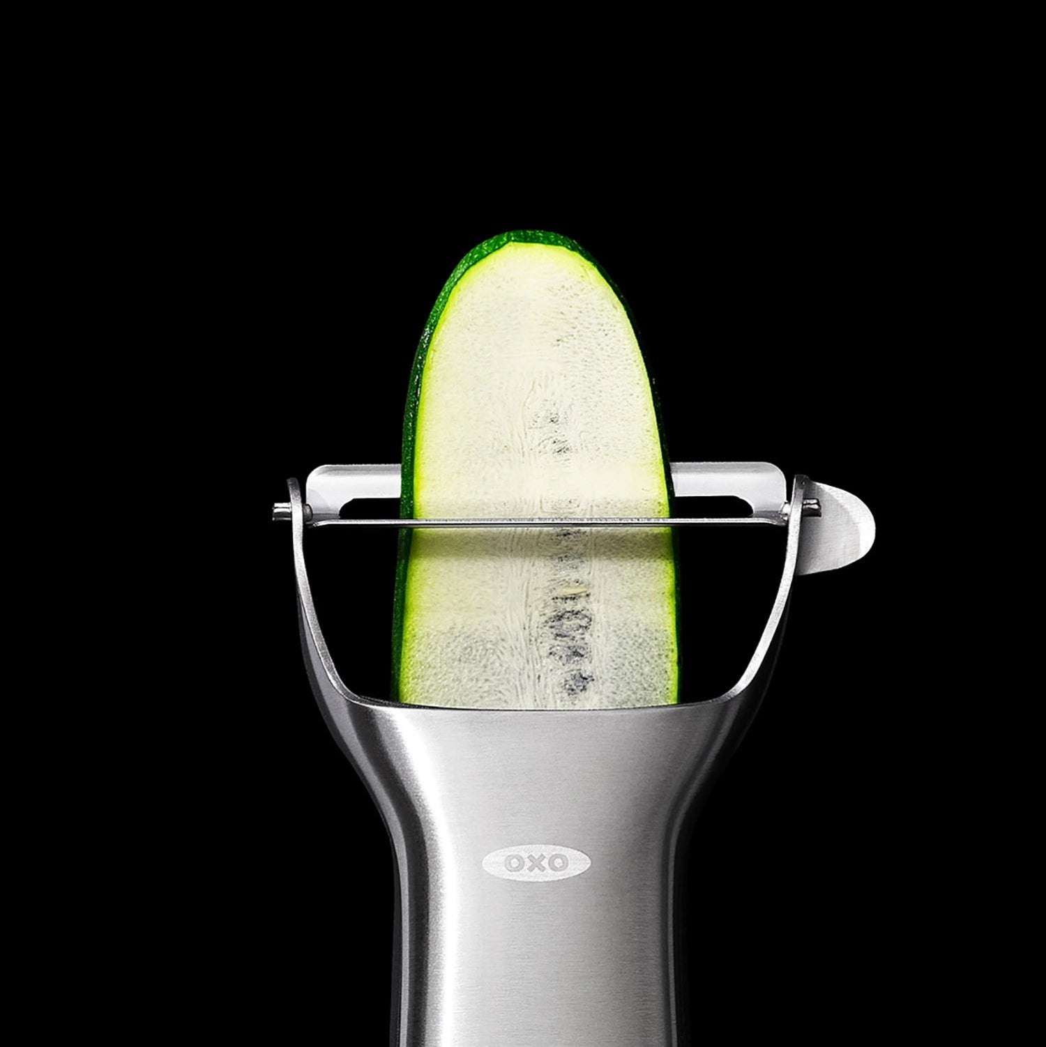 OXO Good Grips 19 cm Schäler mit schwenkbarer Klinge, ergonomischem Griff und robustem Design für müheloses und präzises Schälen von Obst und Gemüse.
