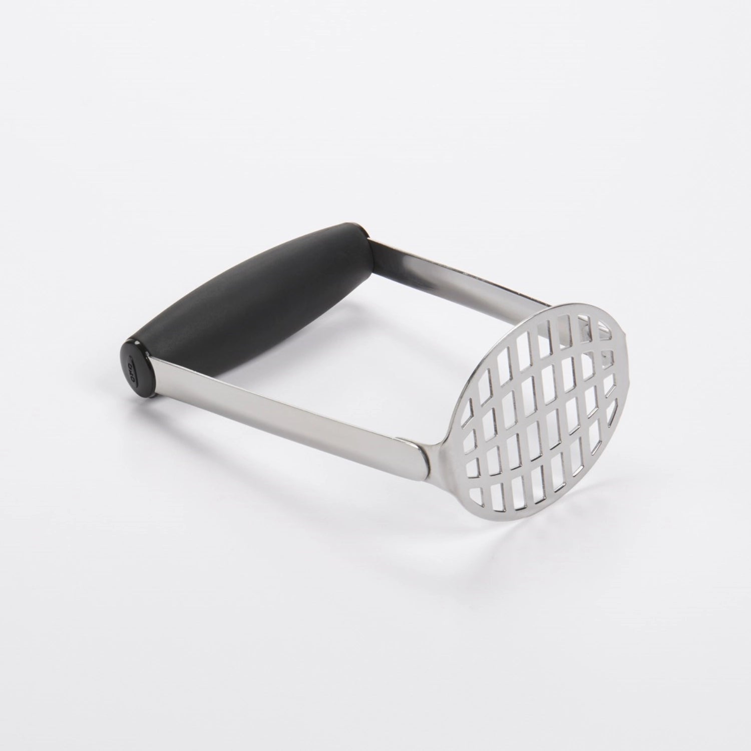 Der OXO Good Grips Kartoffelstampfer Smooth 15.2 cm bietet ergonomisches Design und müheloses Stampfen für perfekte Kartoffelpürees.